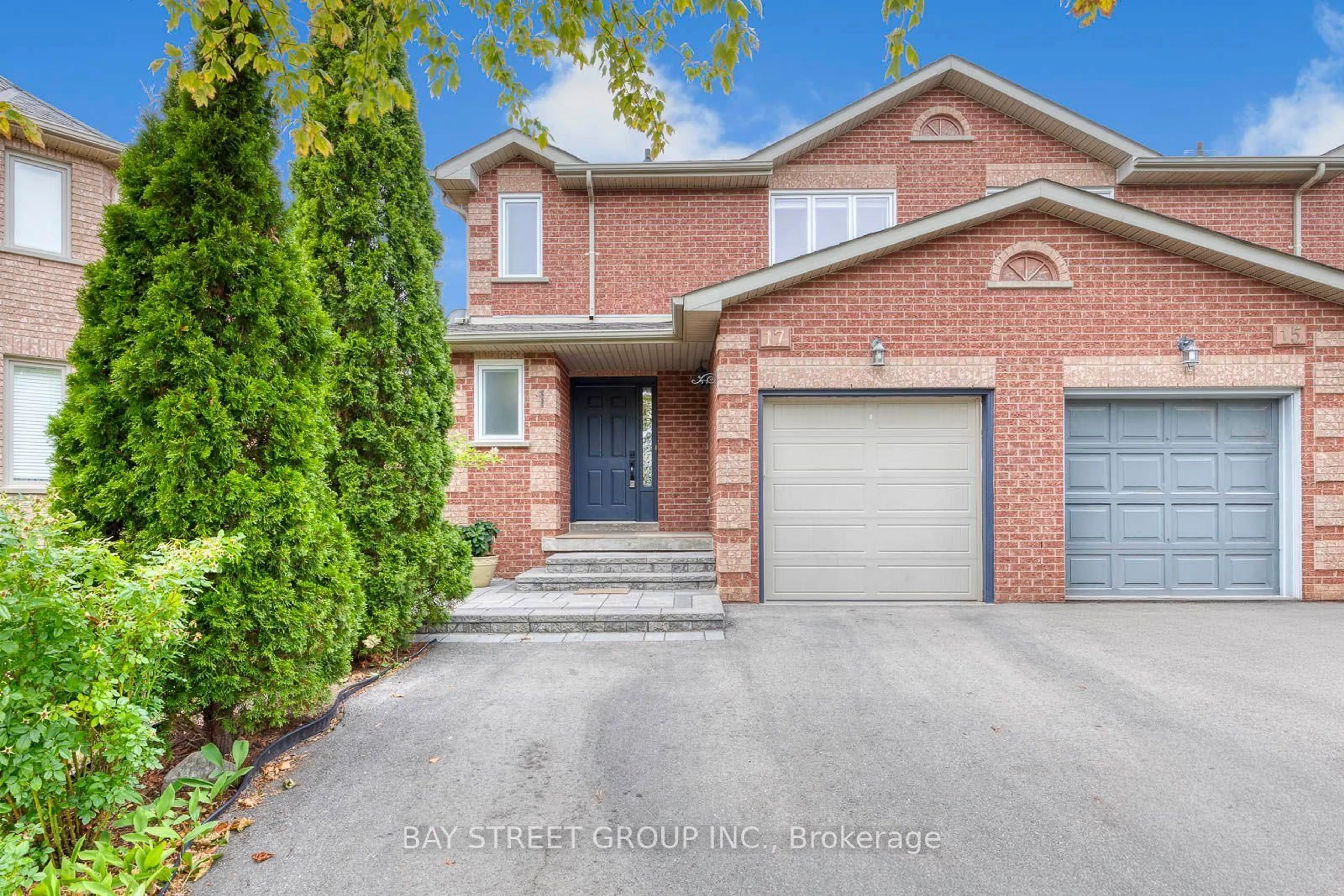 Home with brick exterior material, street for 17 Inverhuron Tr, Oakville Ontario L6H 5Z6