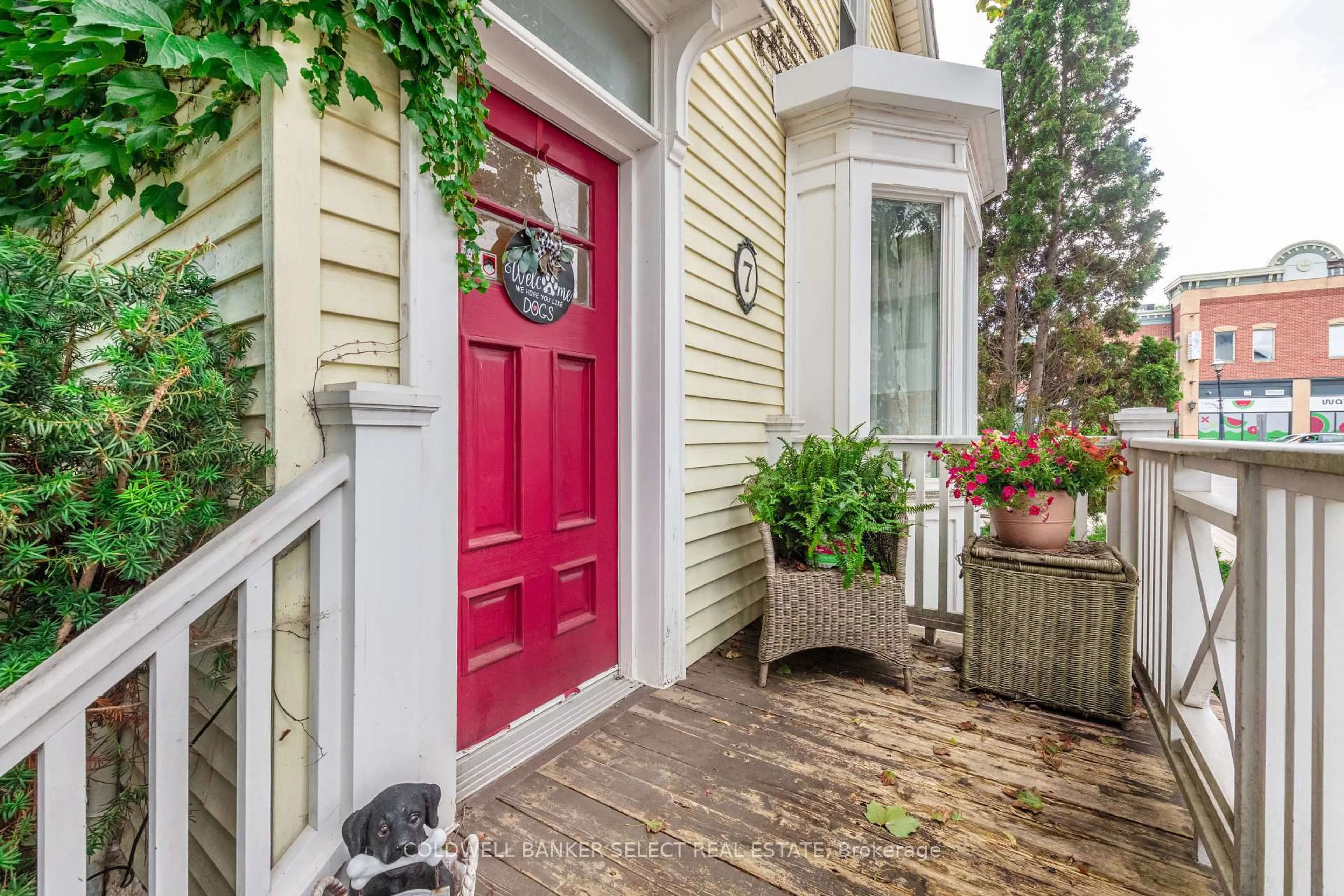 Indoor entryway for 7 Chapel St, Caledon Ontario L7E 1C2