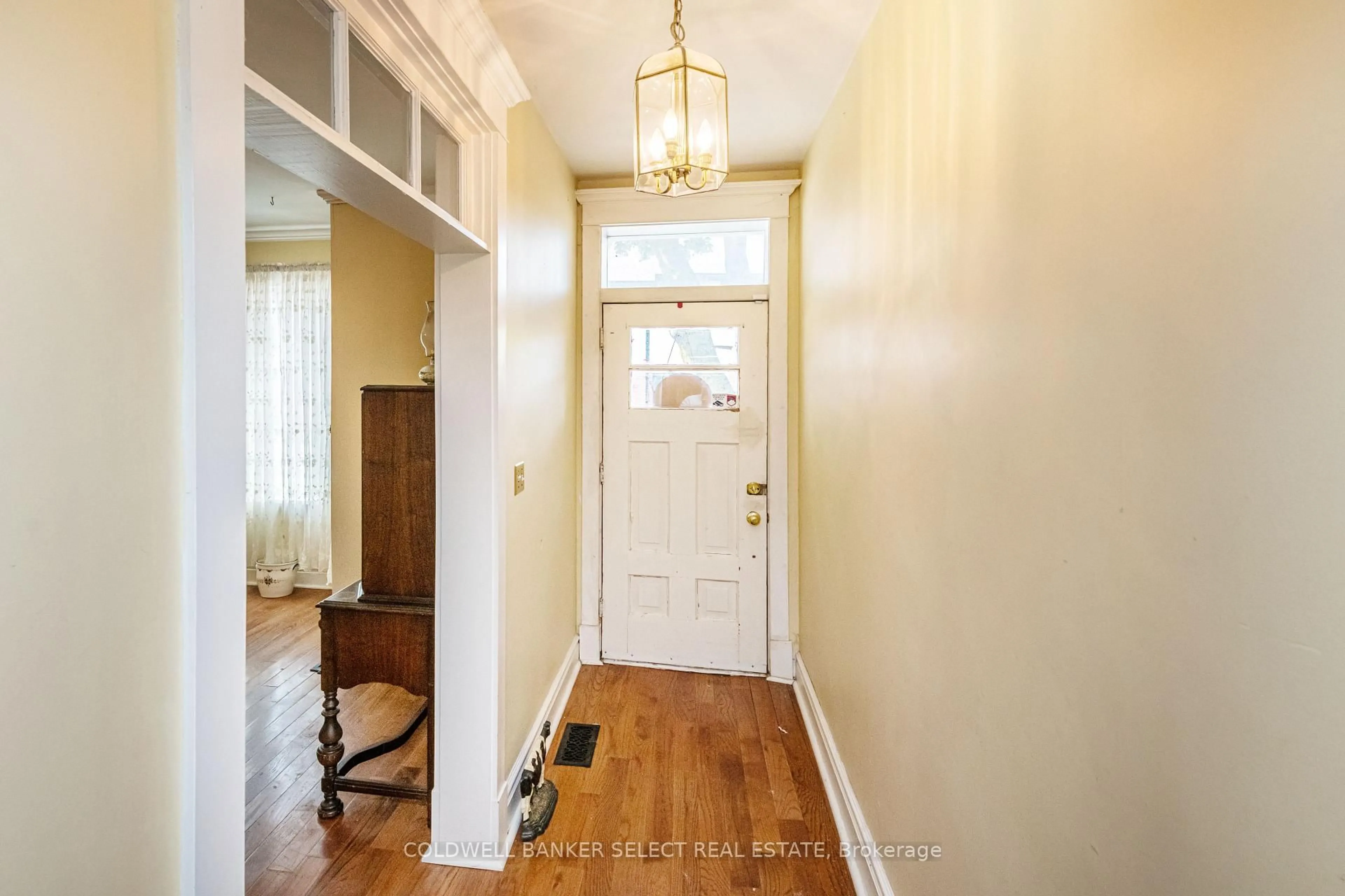 Indoor entryway for 7 Chapel St, Caledon Ontario L7E 1C2