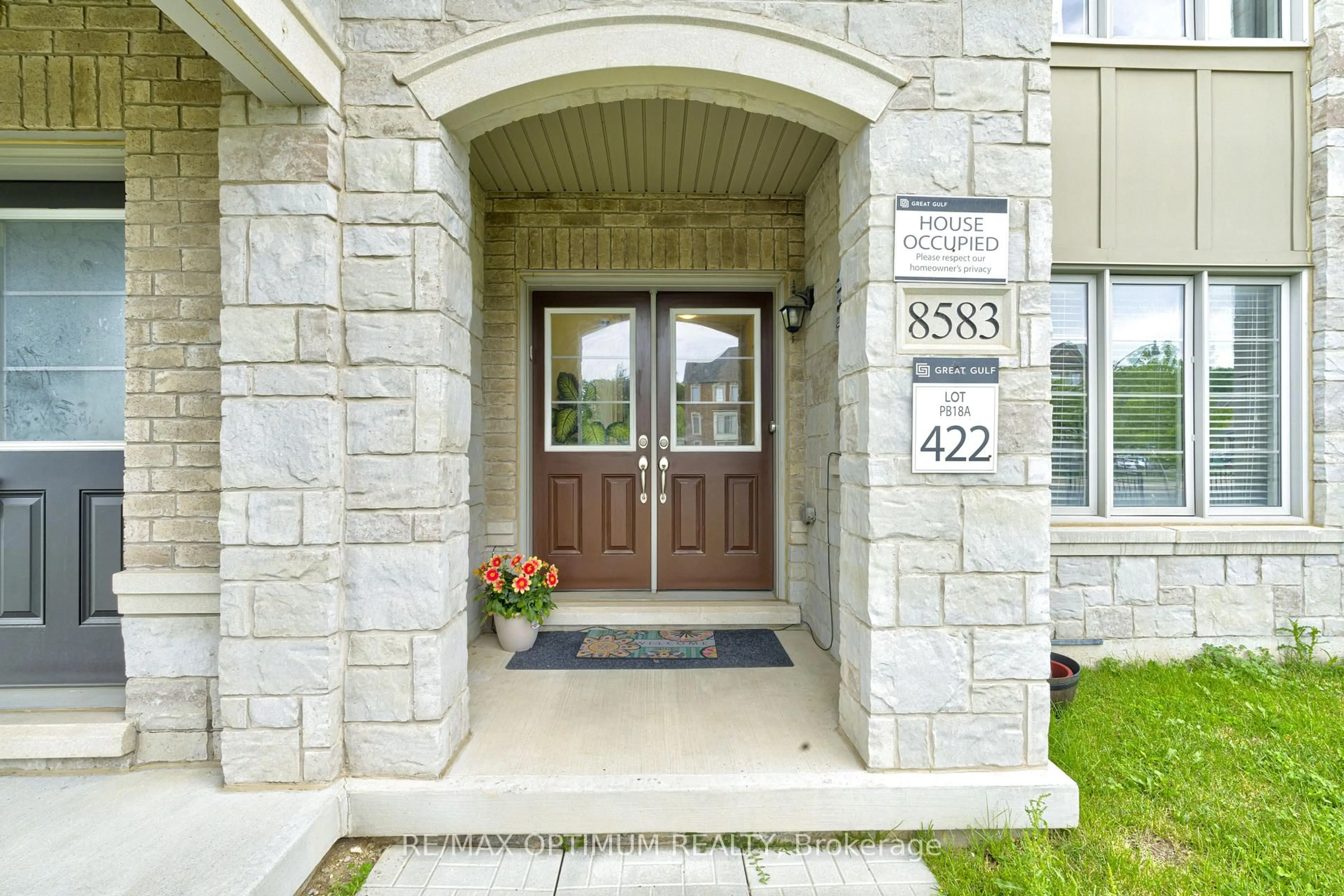 Indoor entryway for 8583 Financial Dr, Brampton Ontario L6Y 6C4