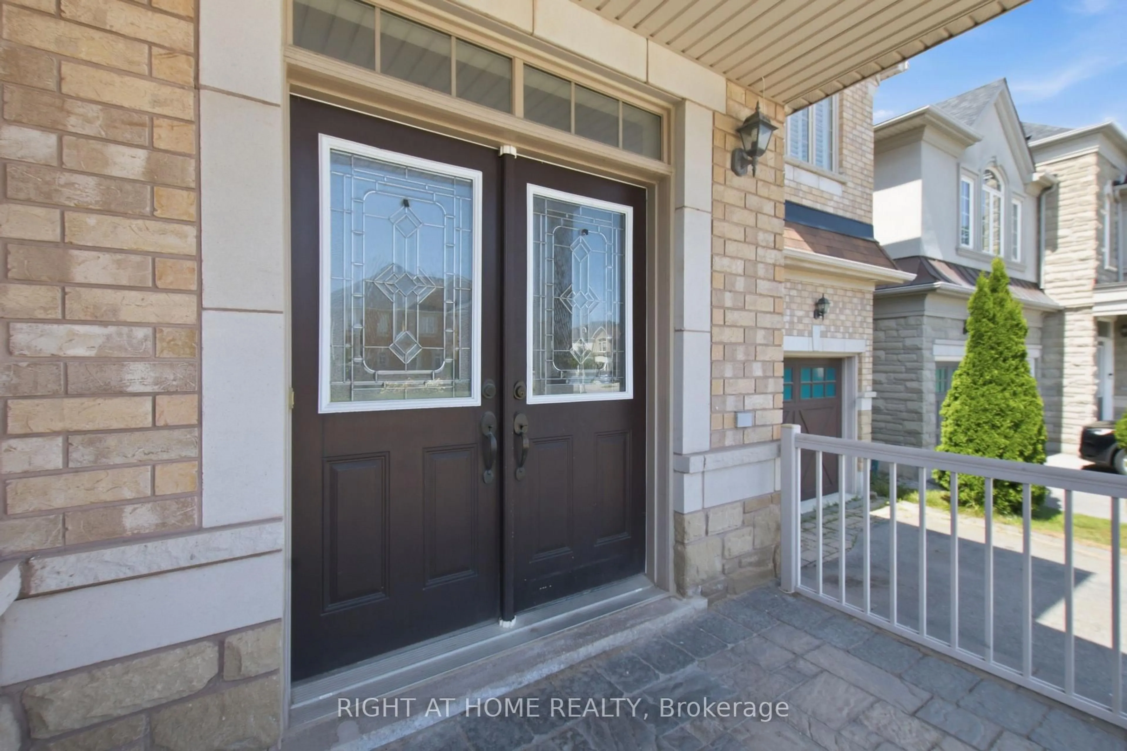 Indoor entryway for 4713 Thomas Alton Blvd, Burlington Ontario L7M 0K5