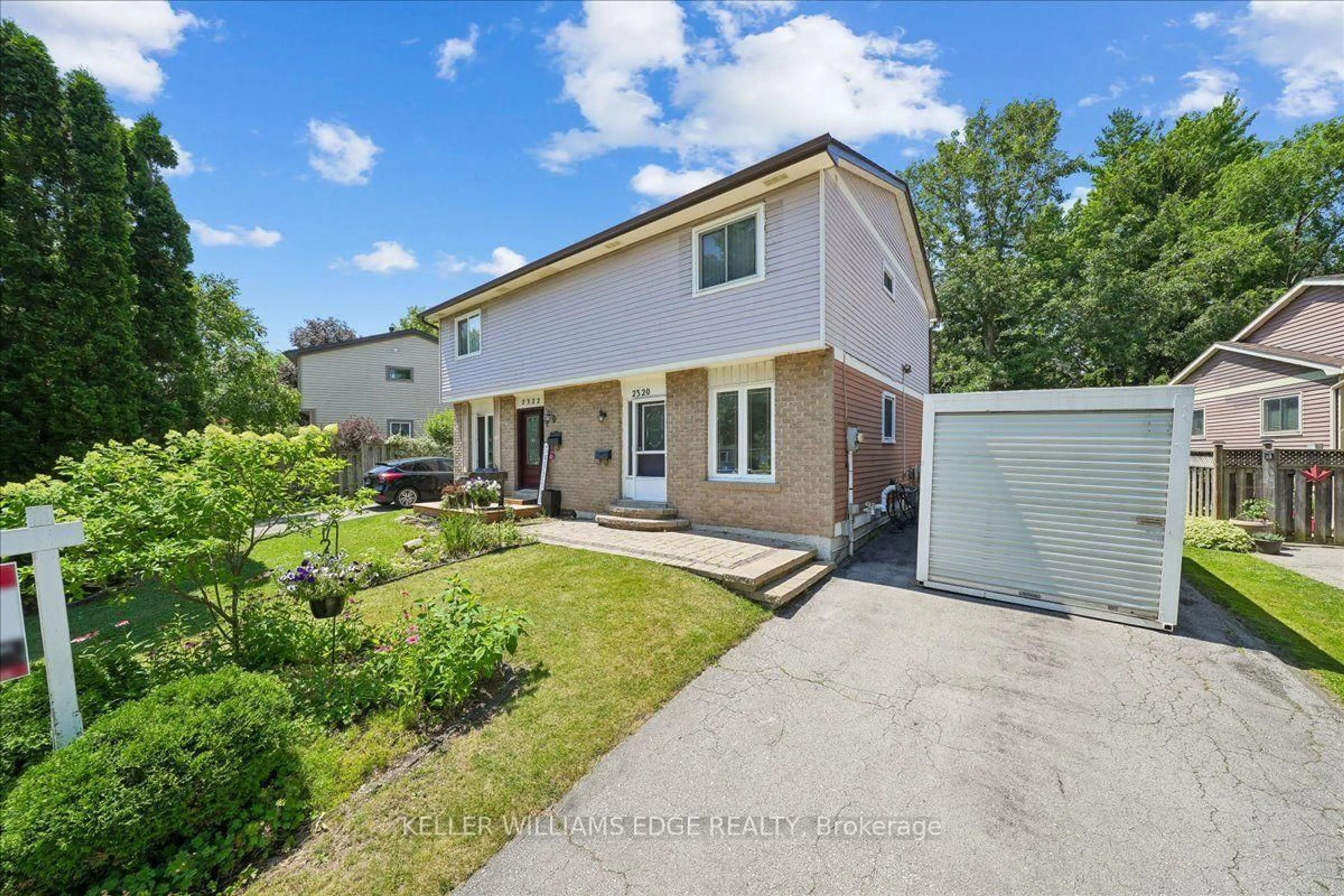 A pic from outside/outdoor area/front of a property/back of a property/a pic from drone, street for 2320 Middlesmoor Cres, Burlington Ontario L7P 3X7