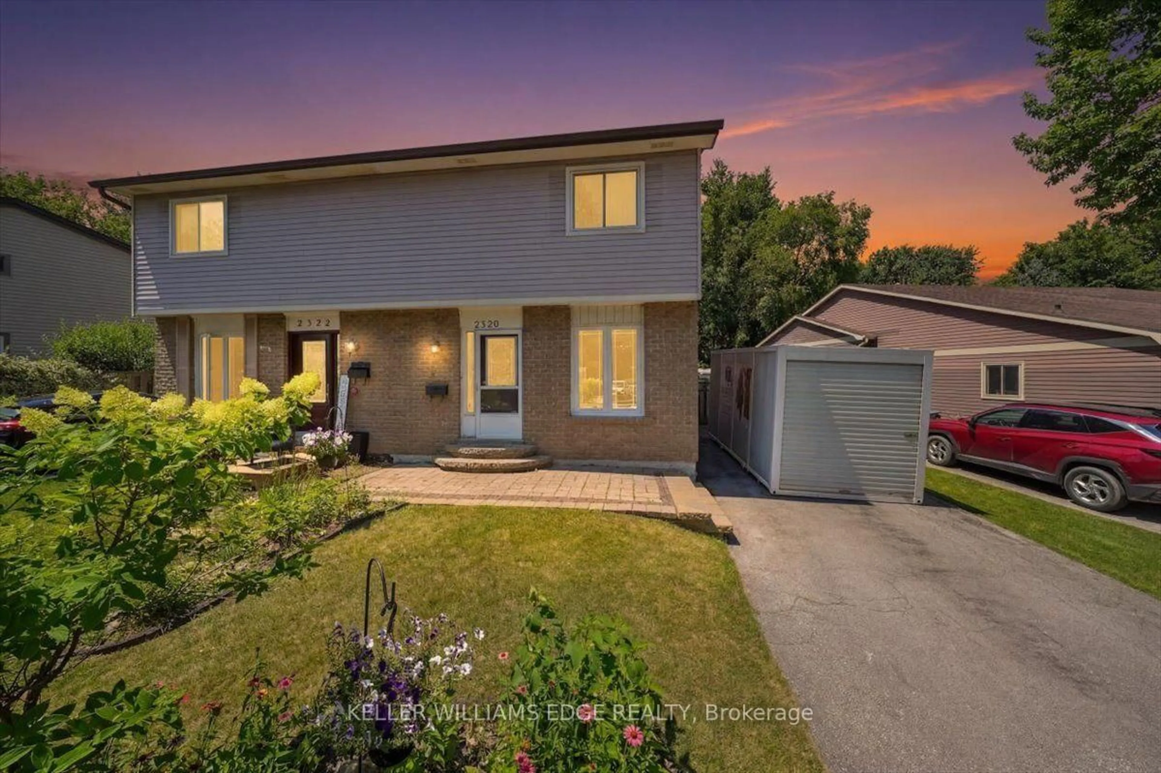 A pic from outside/outdoor area/front of a property/back of a property/a pic from drone, street for 2320 Middlesmoor Cres, Burlington Ontario L7P 3X7