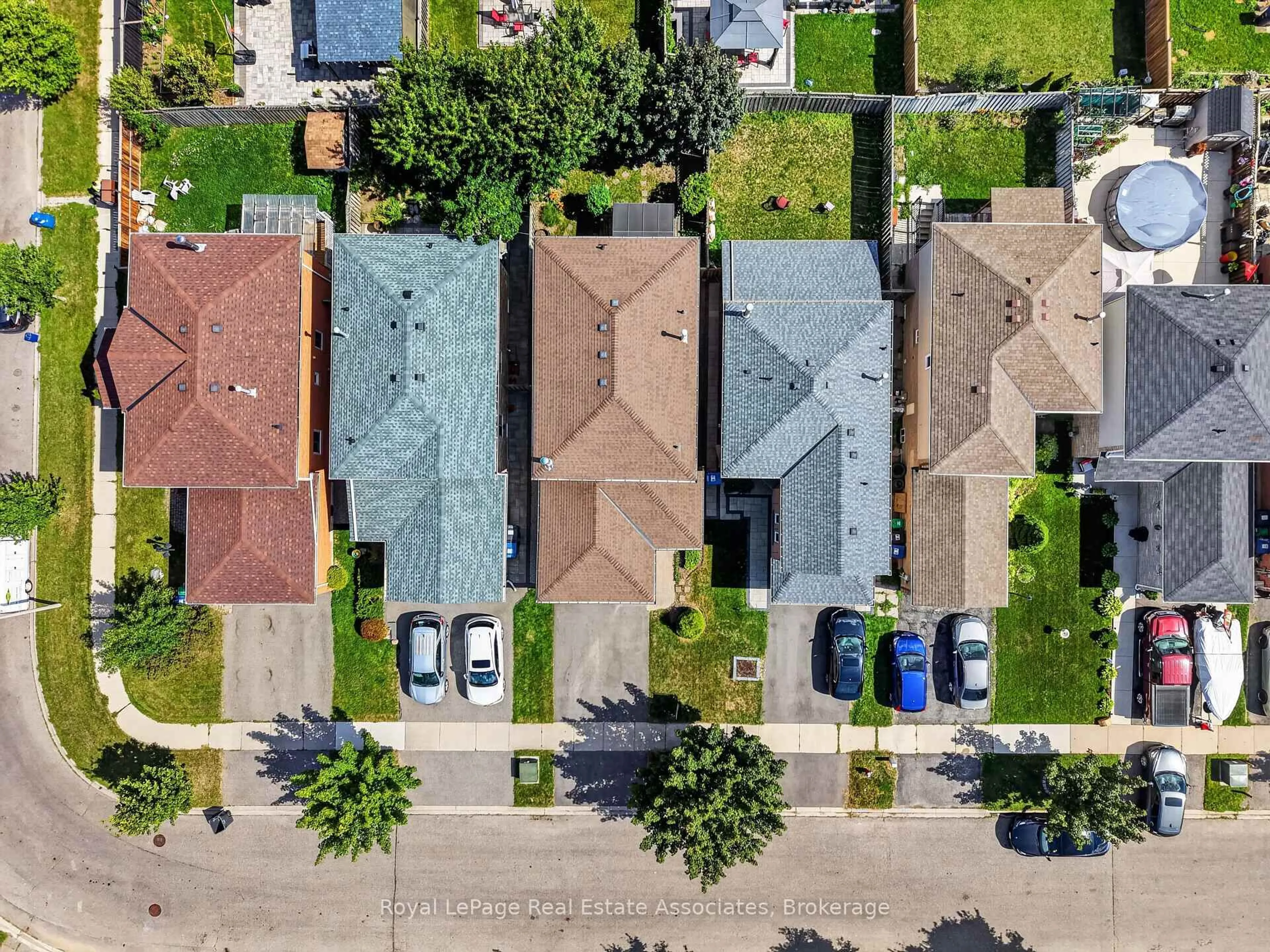 A pic from outside/outdoor area/front of a property/back of a property/a pic from drone, street for 8 Horsham St, Brampton Ontario L6X 3R5