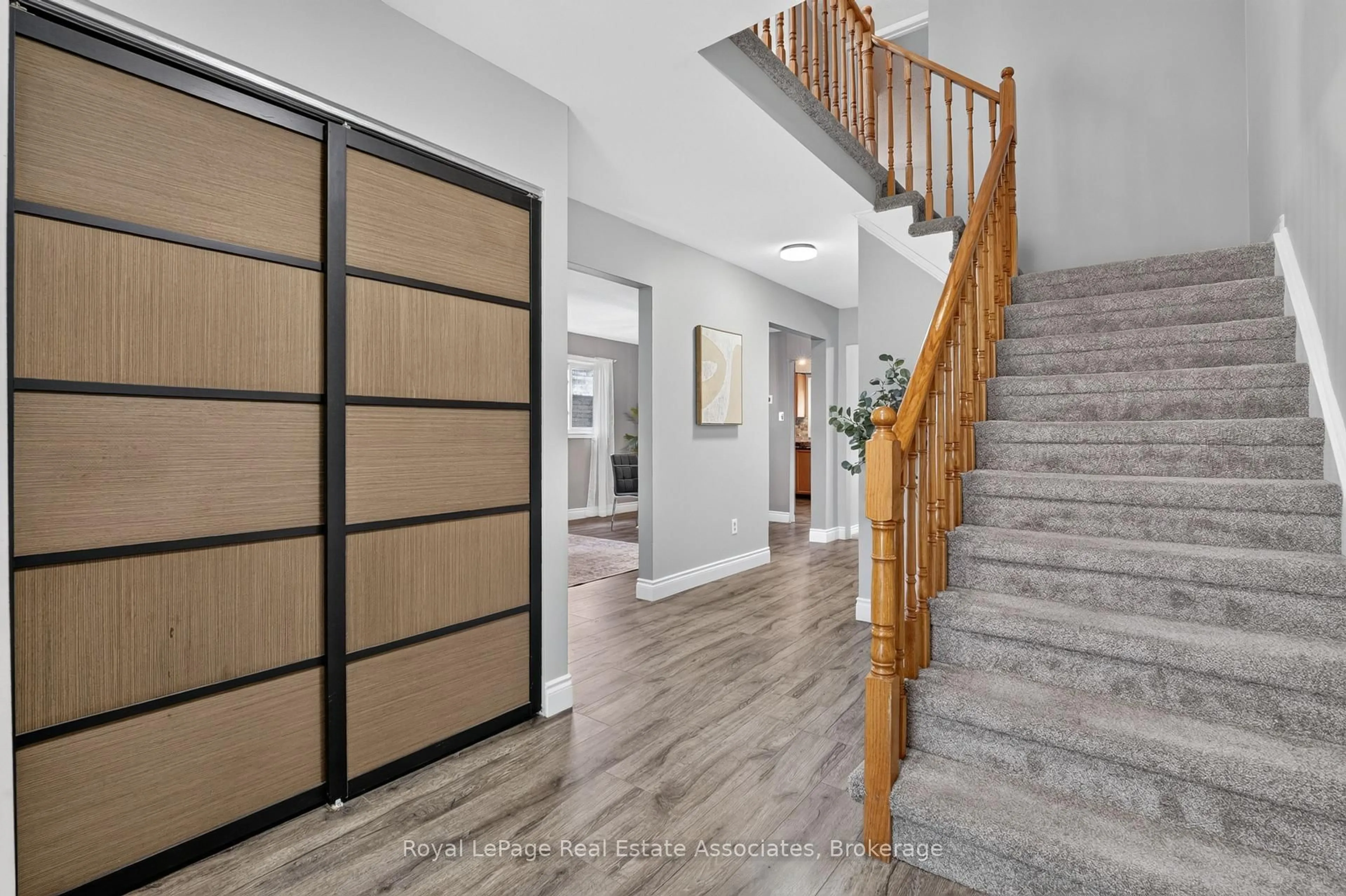 Indoor entryway for 8 Horsham St, Brampton Ontario L6X 3R5