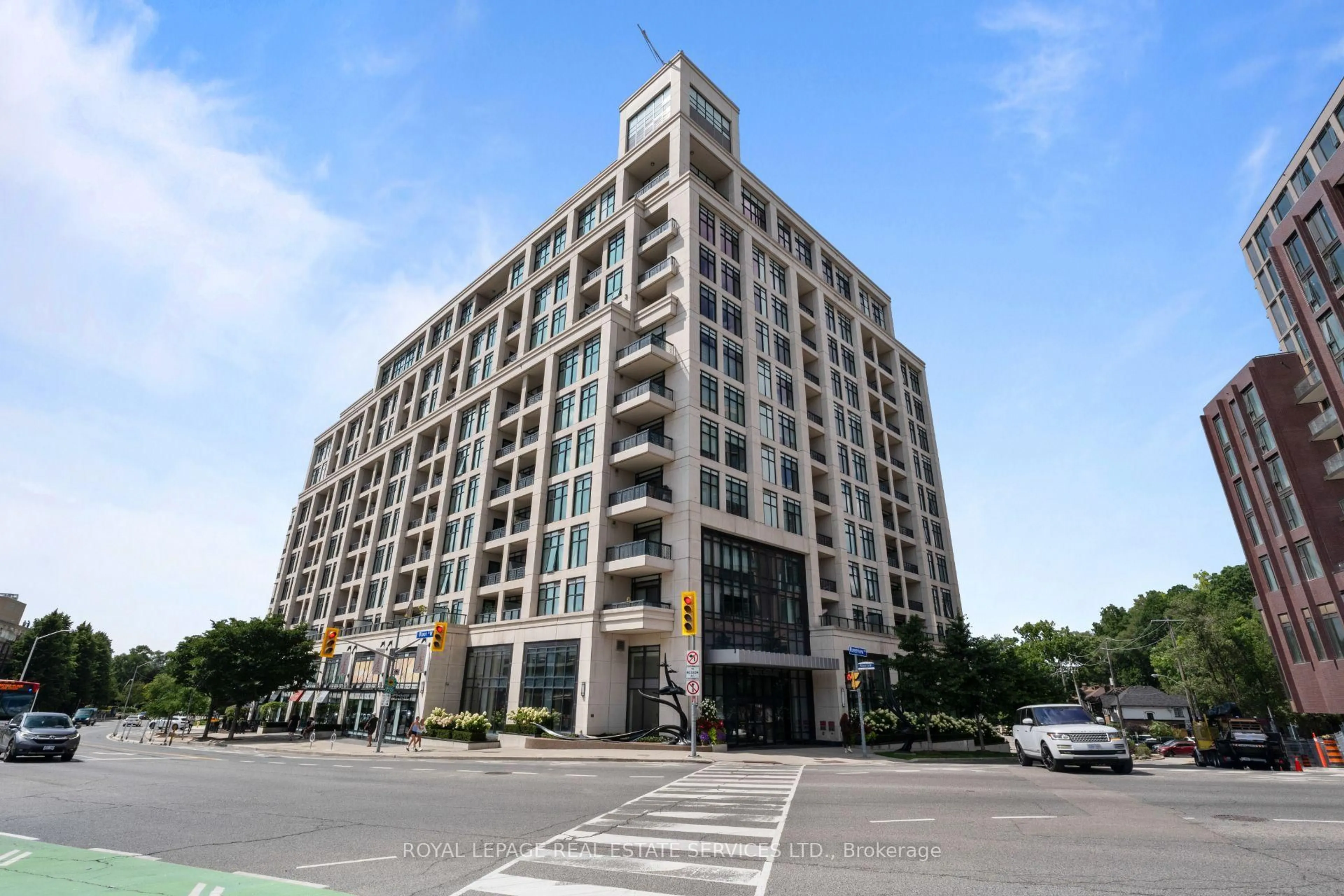 Indoor foyer for 1 Old Mill Dr #107, Toronto Ontario M6S 0A1