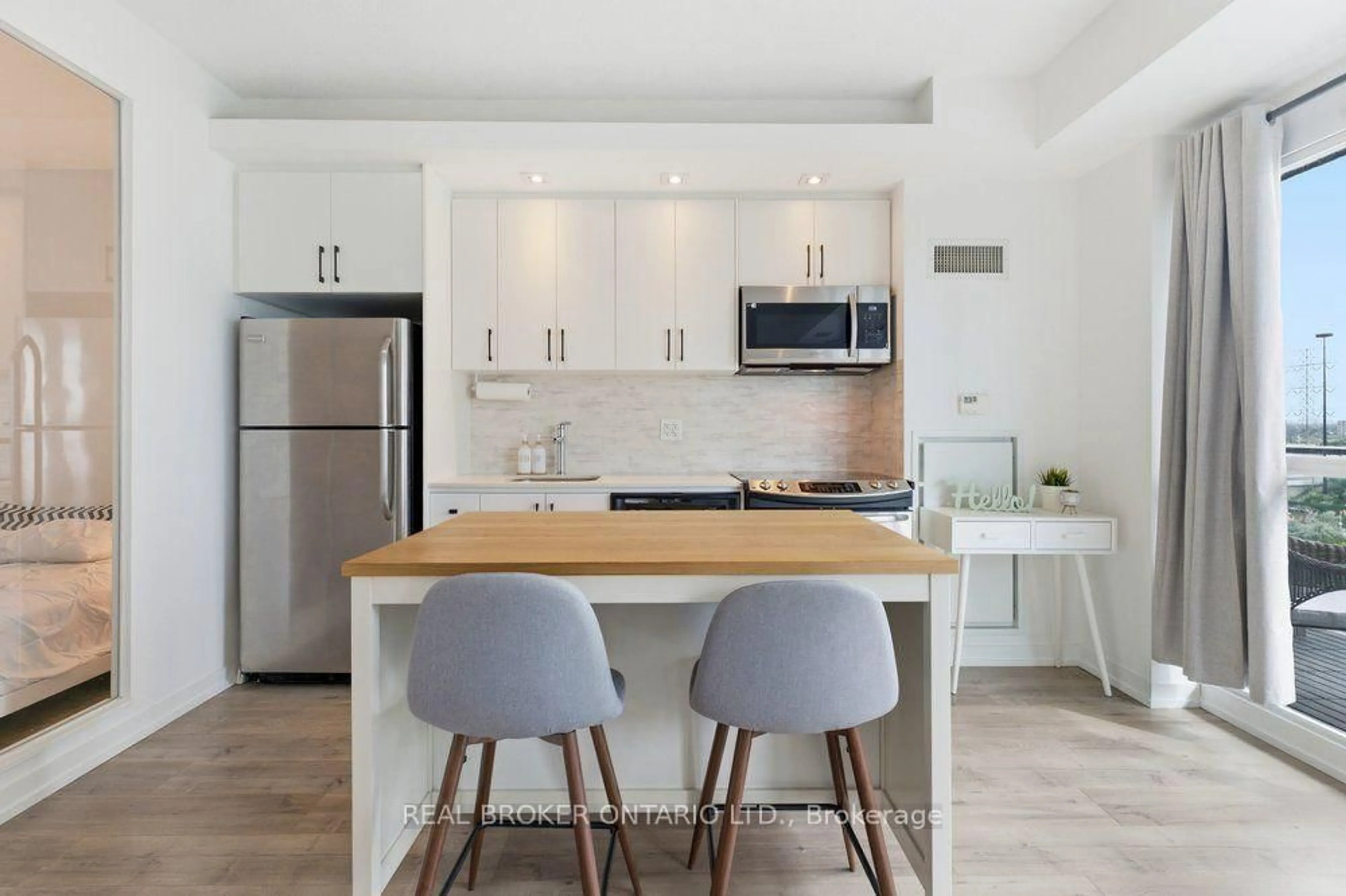 Open concept kitchen, unknown for 165 Legion Rd #825, Toronto Ontario M8Y 0B3