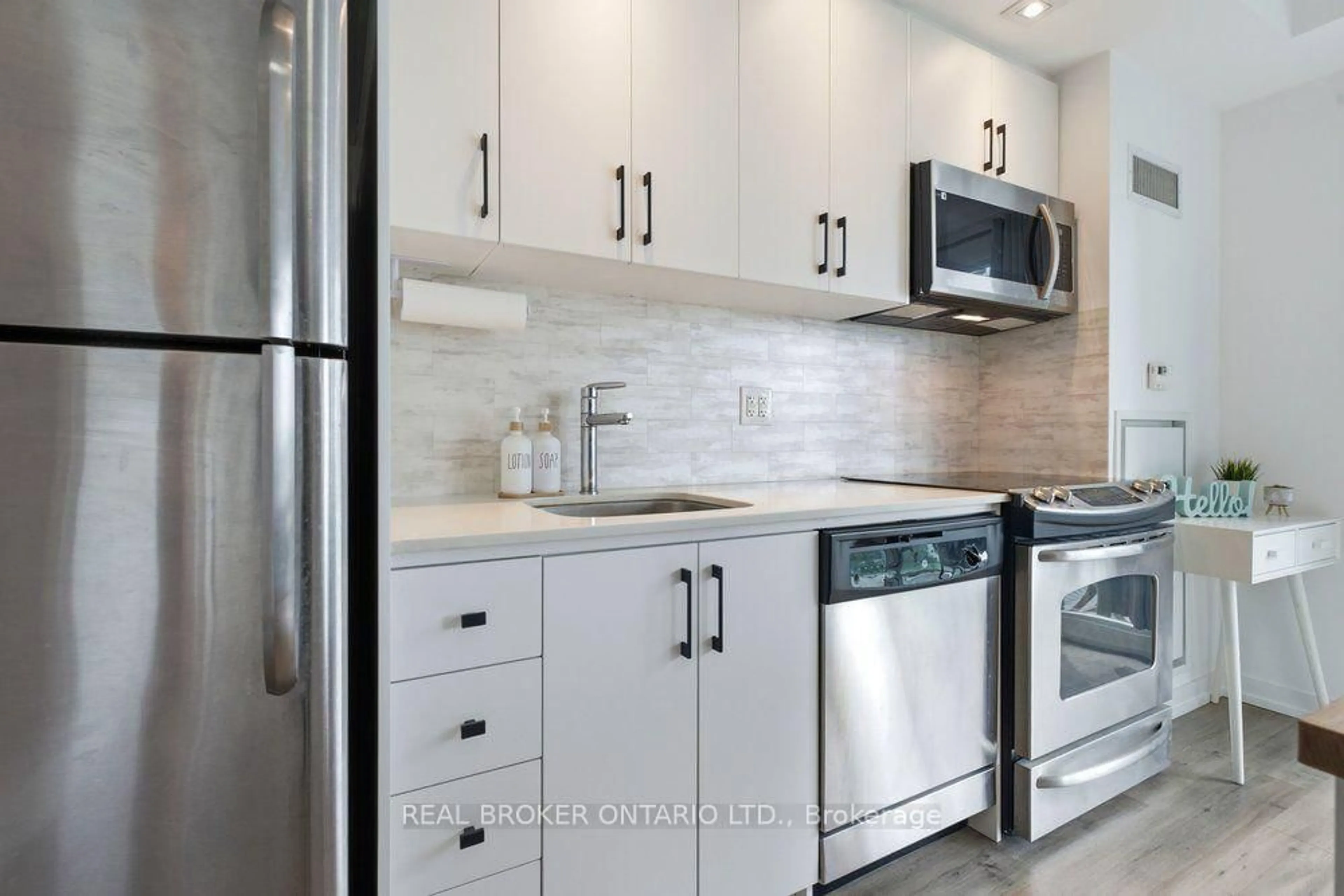 Standard kitchen, ceramic/tile floor for 165 Legion Rd #825, Toronto Ontario M8Y 0B3