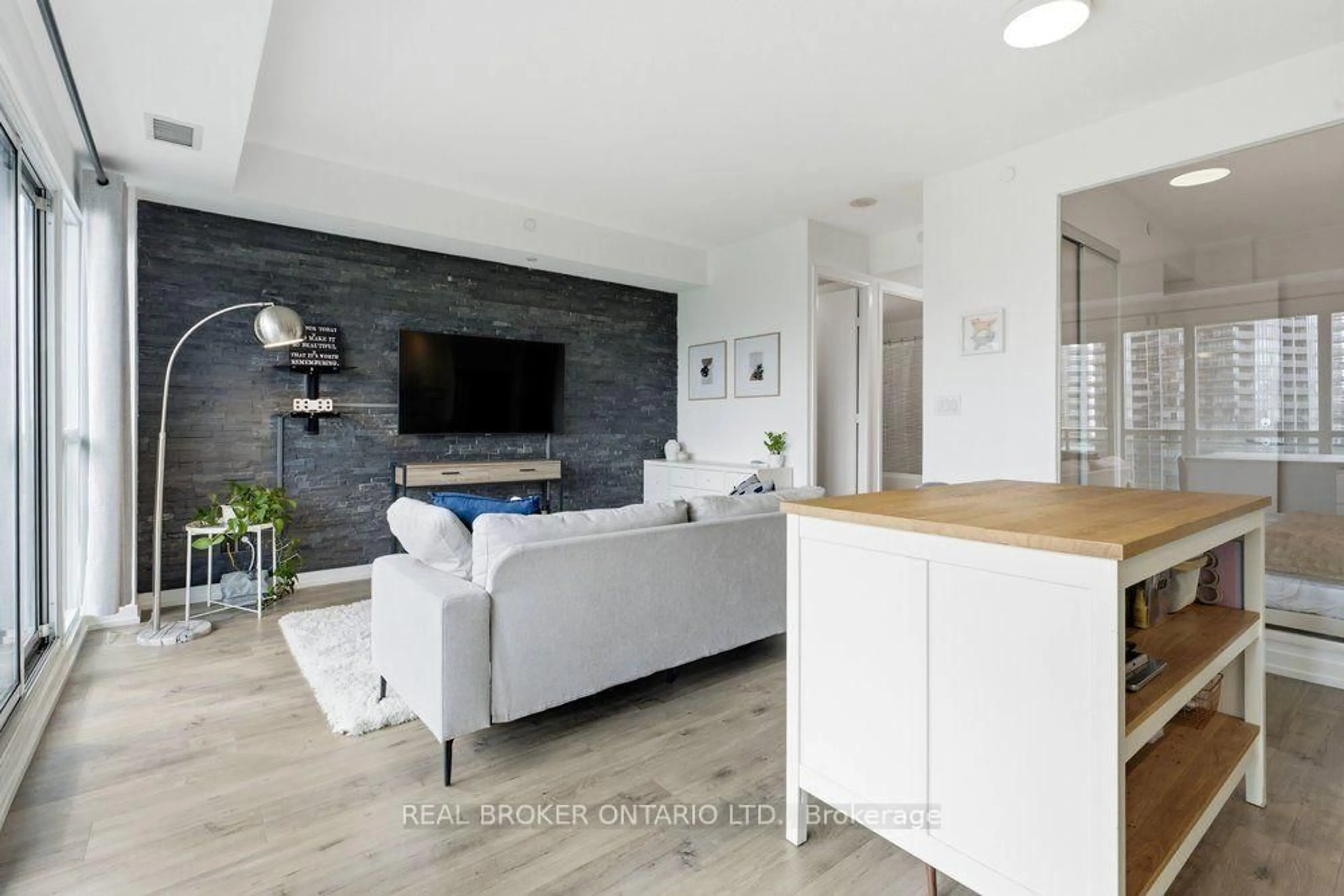 Open concept kitchen, unknown for 165 Legion Rd #825, Toronto Ontario M8Y 0B3