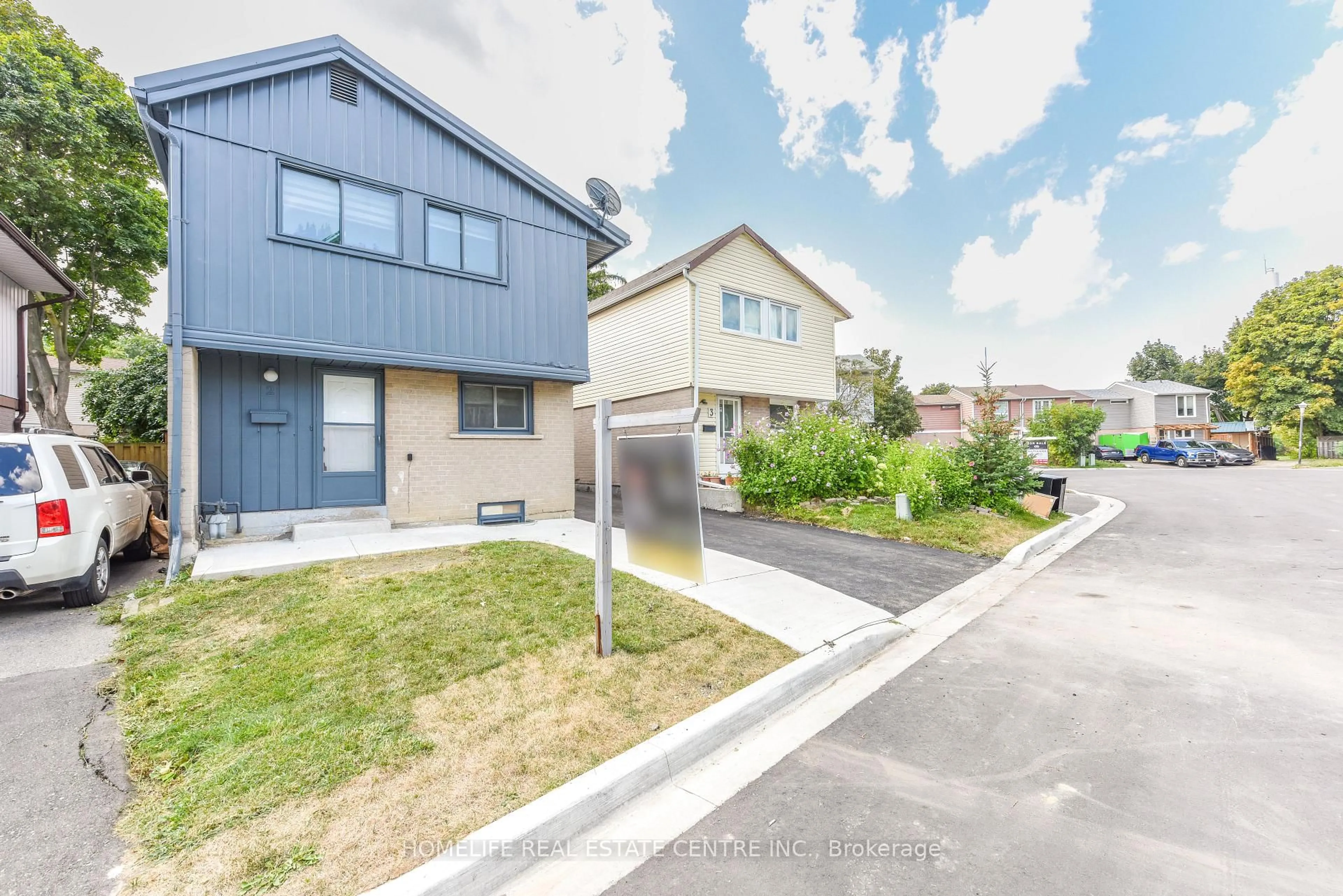A pic from outside/outdoor area/front of a property/back of a property/a pic from drone, street for 2 Hilda Crt, Brampton Ontario L6S 2C1