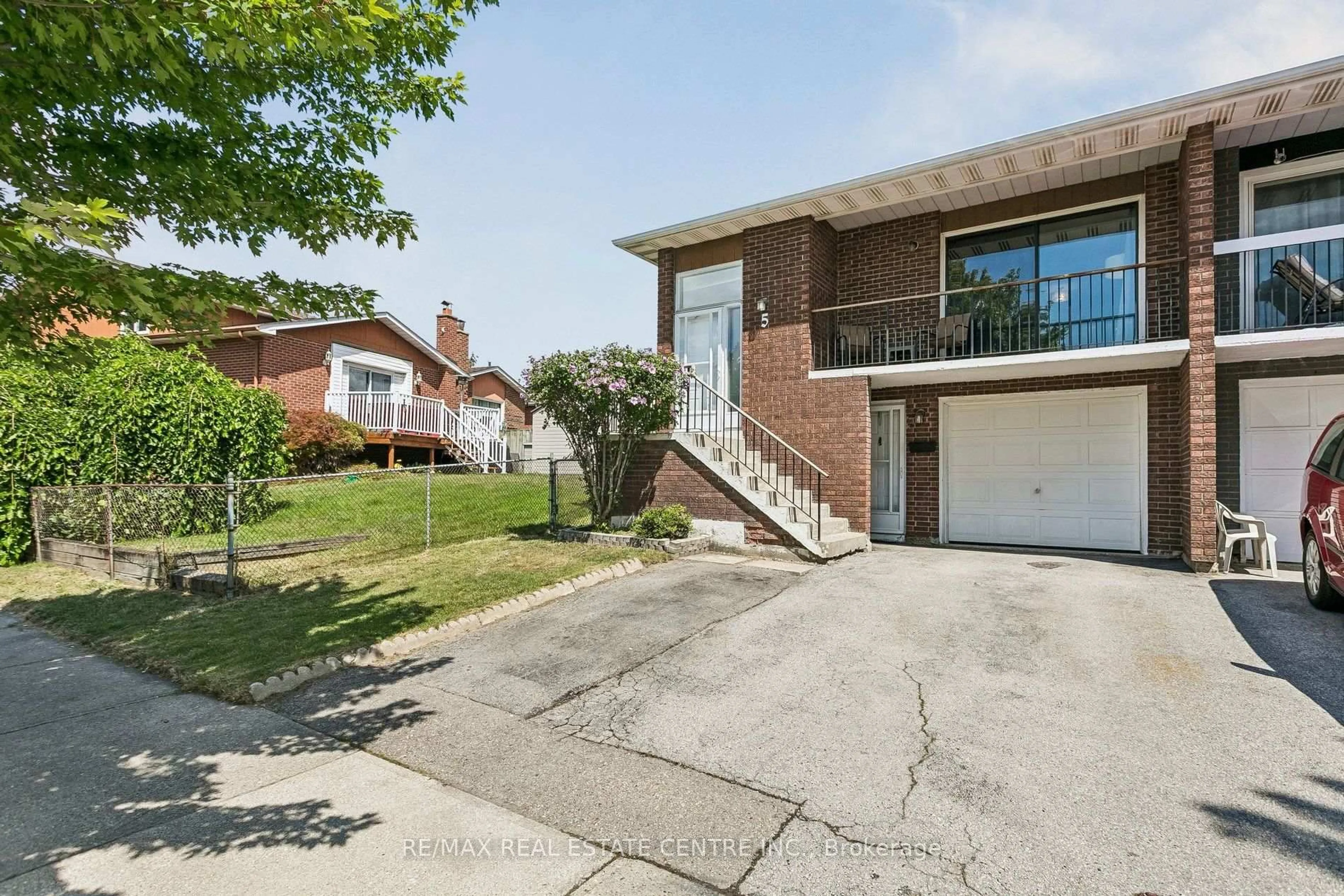 Unknown for 5 Hockley Path, Brampton Ontario L6V 3R3