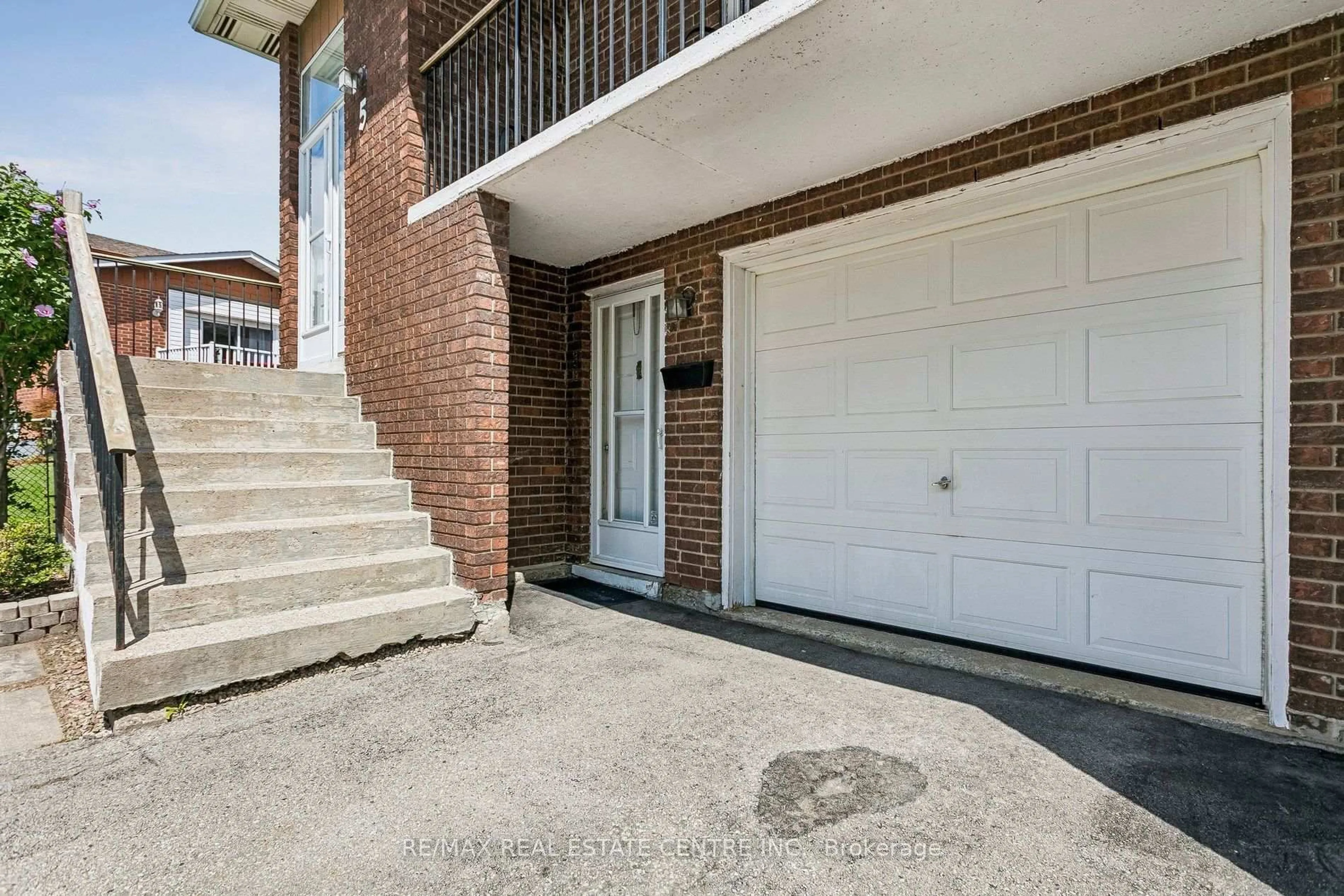 Unknown for 5 Hockley Path, Brampton Ontario L6V 3R3