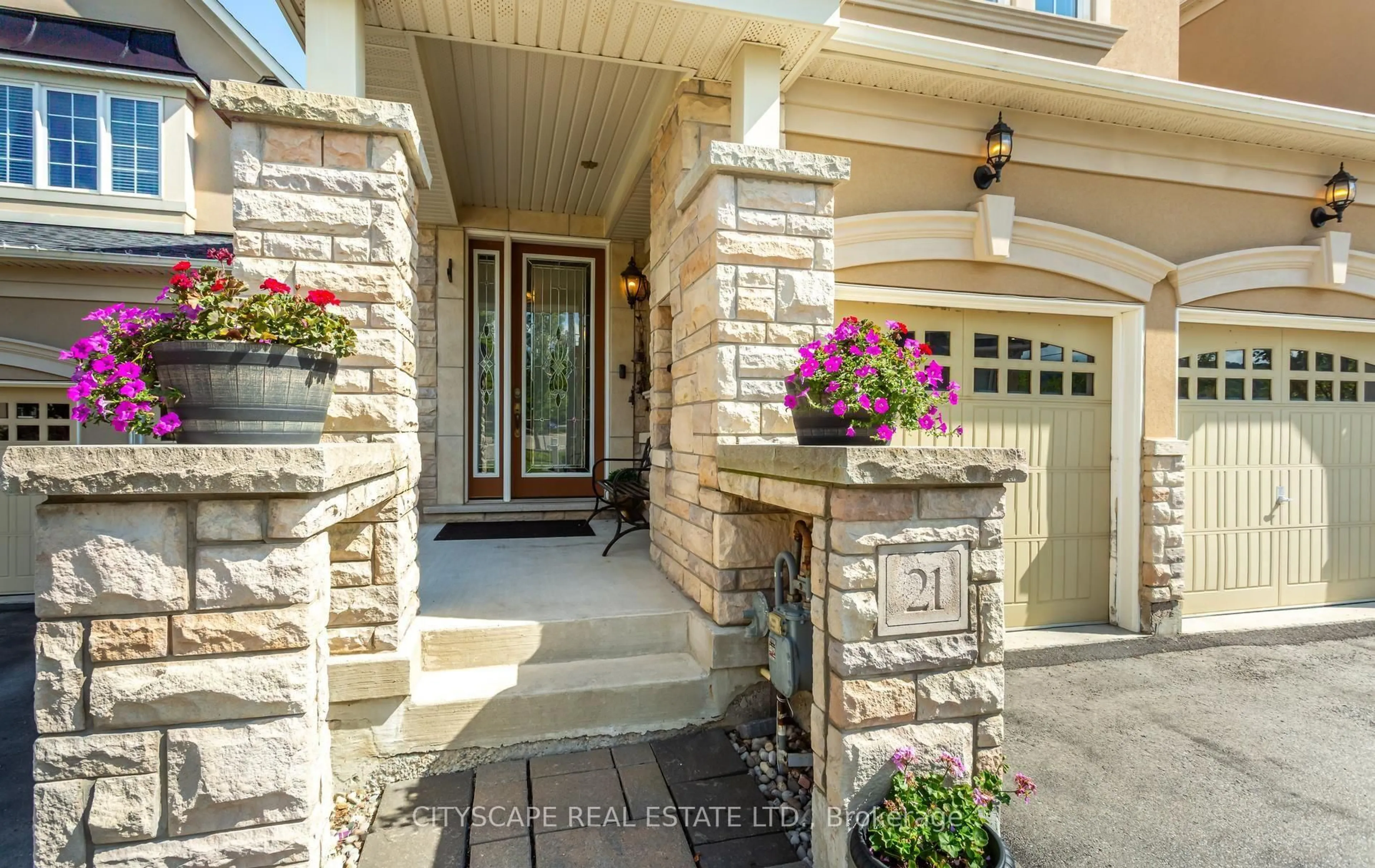 Indoor entryway for 485 Pringle Ave #21, Milton Ontario L9T 8A9