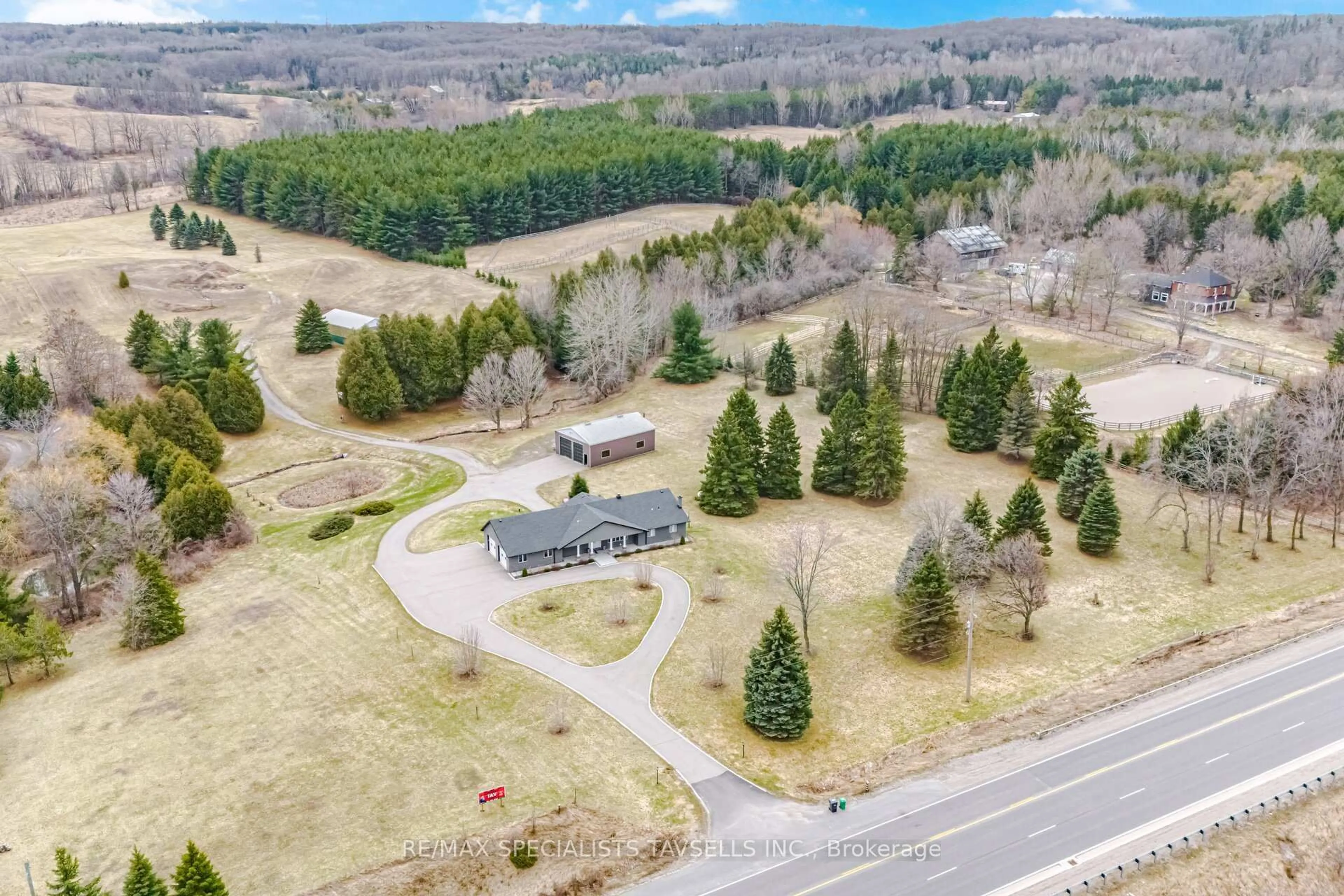 A pic from outside/outdoor area/front of a property/back of a property/a pic from drone, unknown for 6785 Highway 9 Rd, Caledon Ontario L7K 0H3
