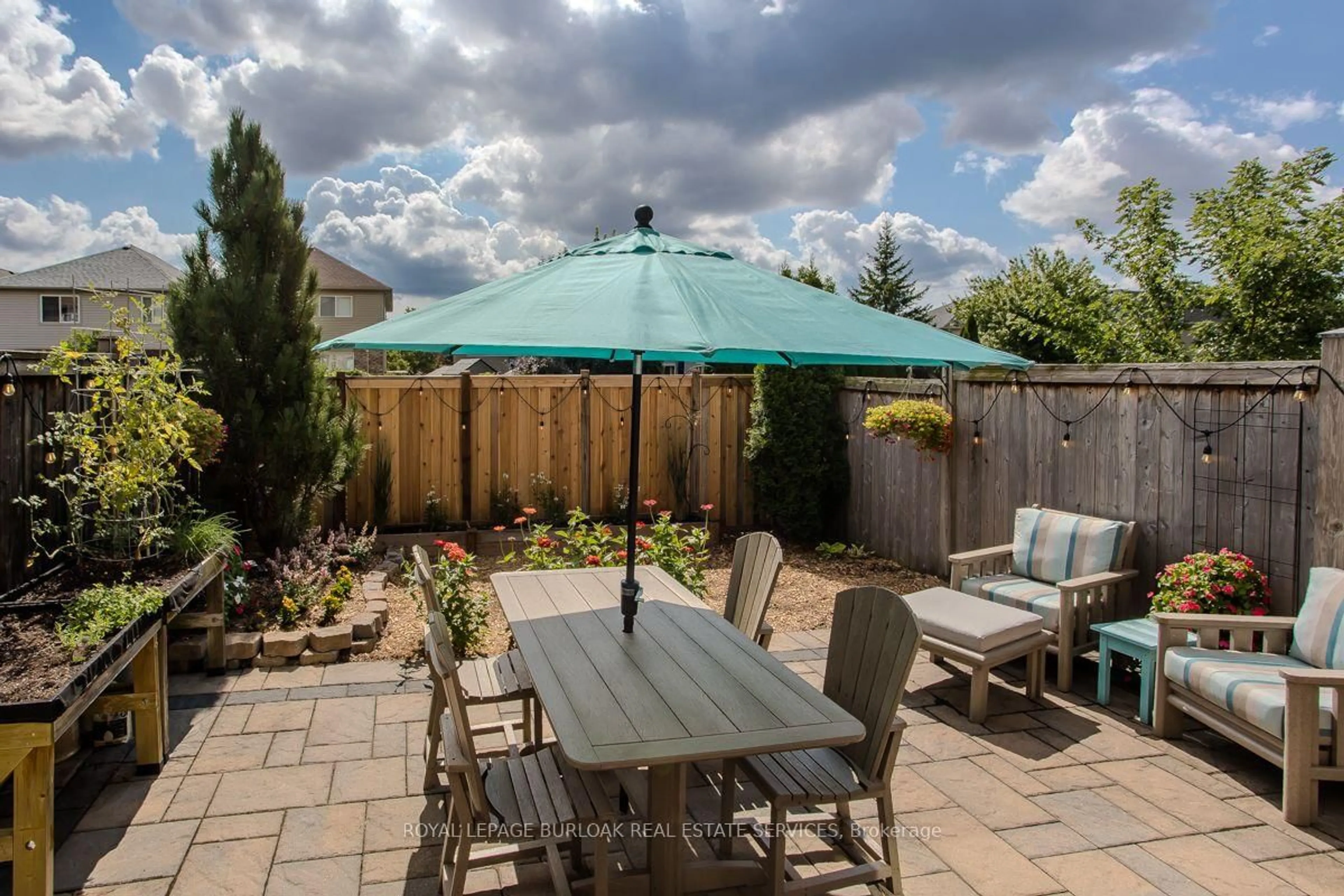 Patio, unknown for 5316 Applegarth Dr, Burlington Ontario L7L 7E3