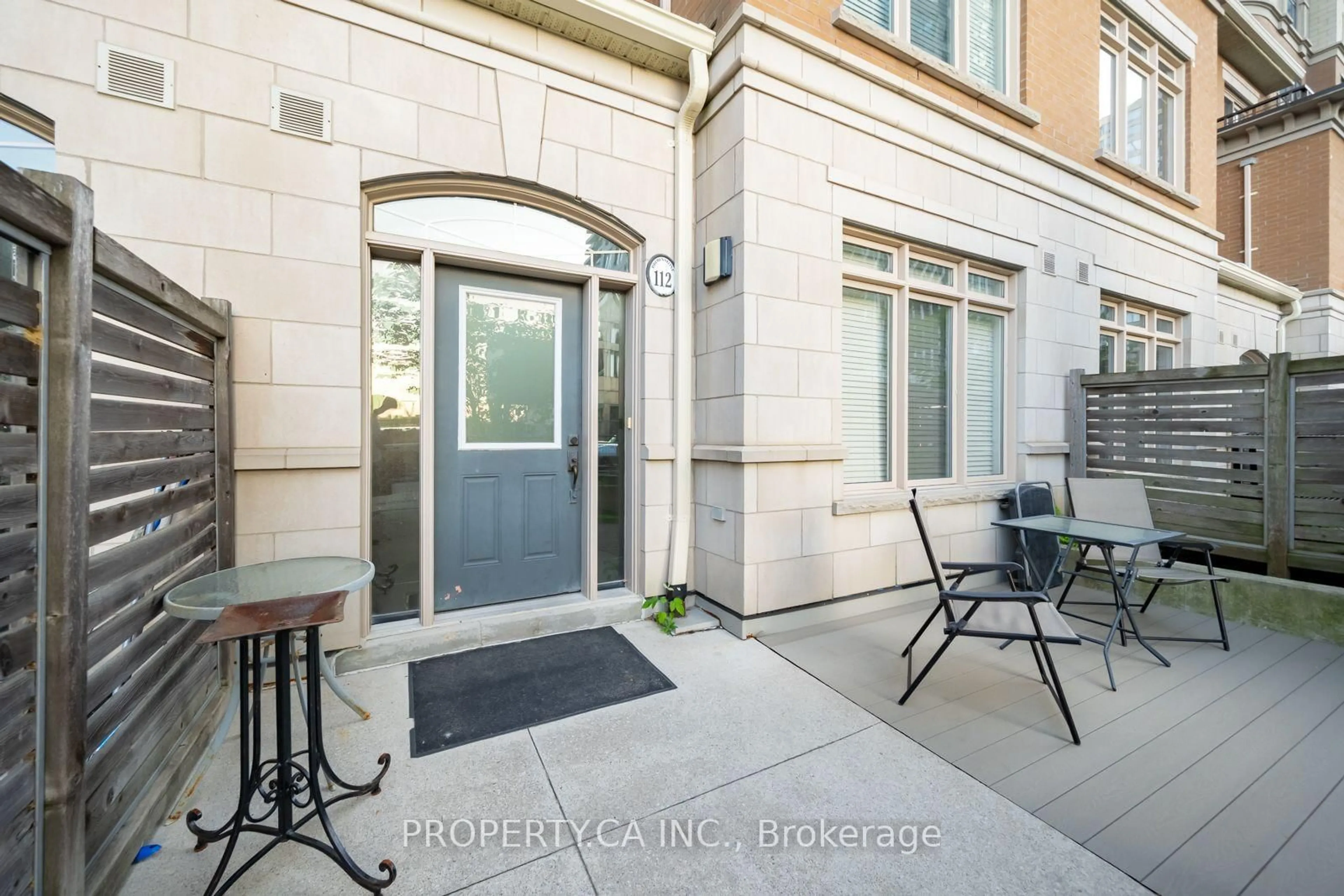 Patio, street for 383 Prince Of Wales Dr #112, Mississauga Ontario L5B 0C7