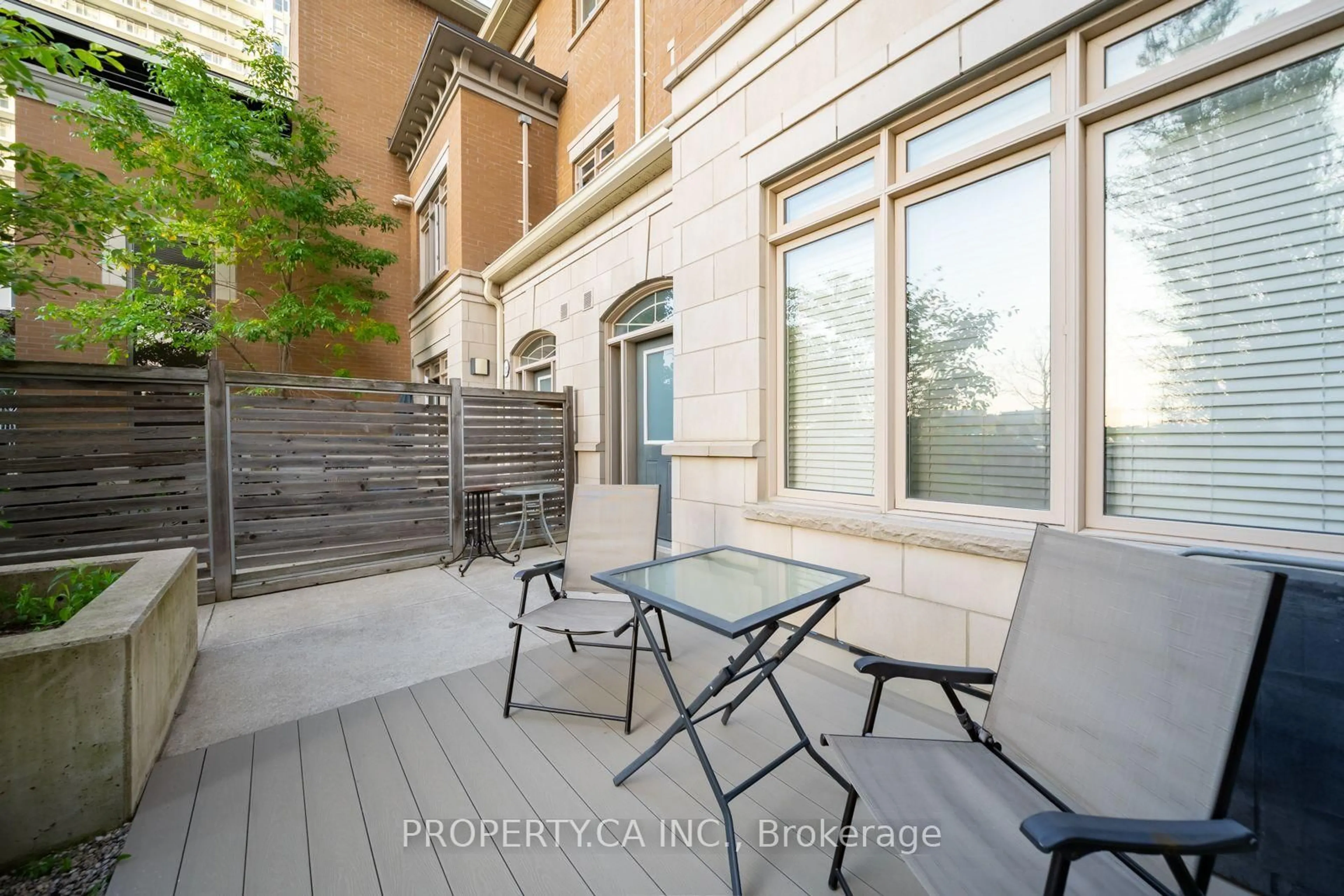 Patio, street for 383 Prince Of Wales Dr #112, Mississauga Ontario L5B 0C7