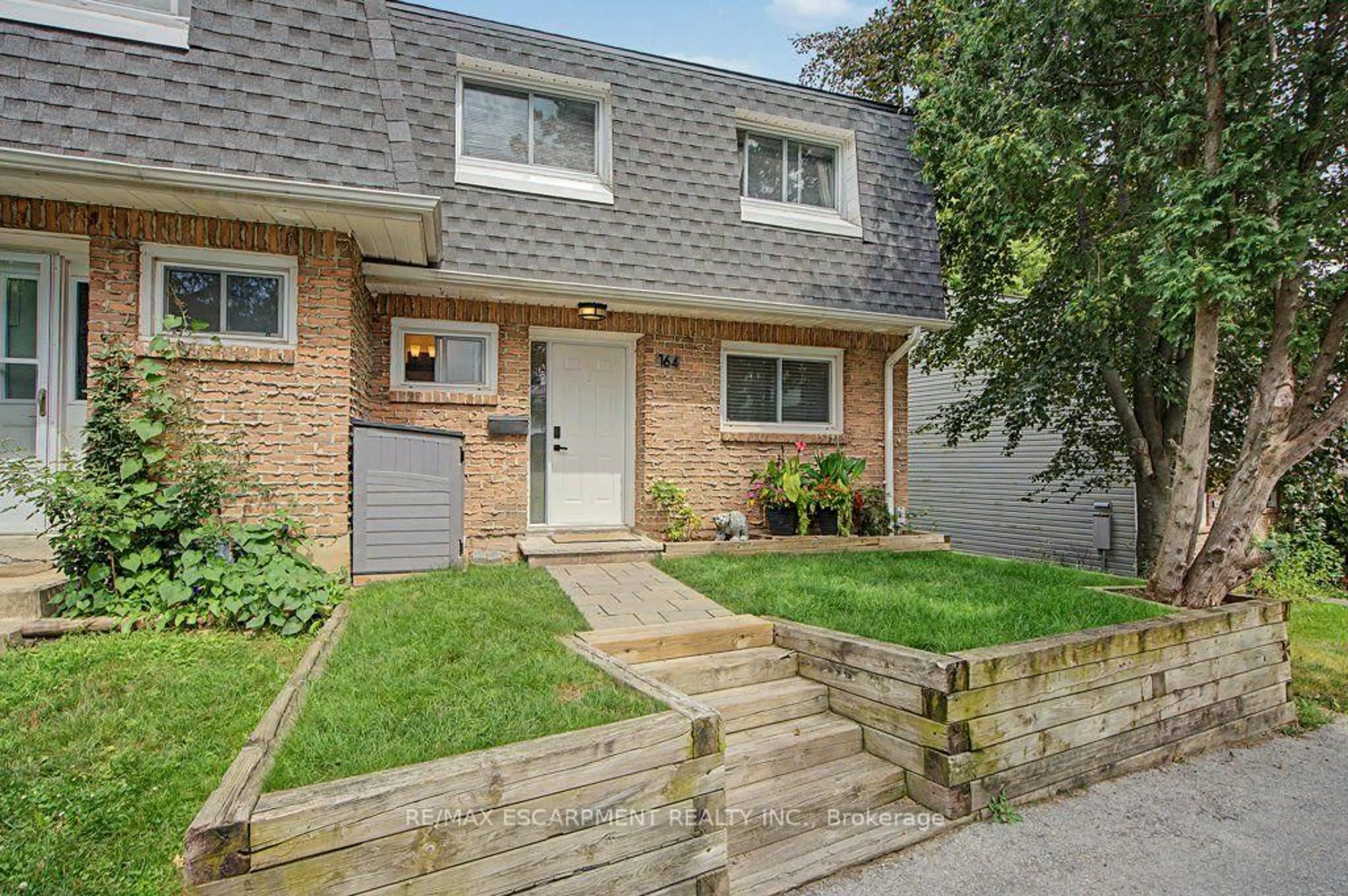 Home with brick exterior material, street for 2050 Upper Middle Rd #164, Burlington Ontario L7P 3R9