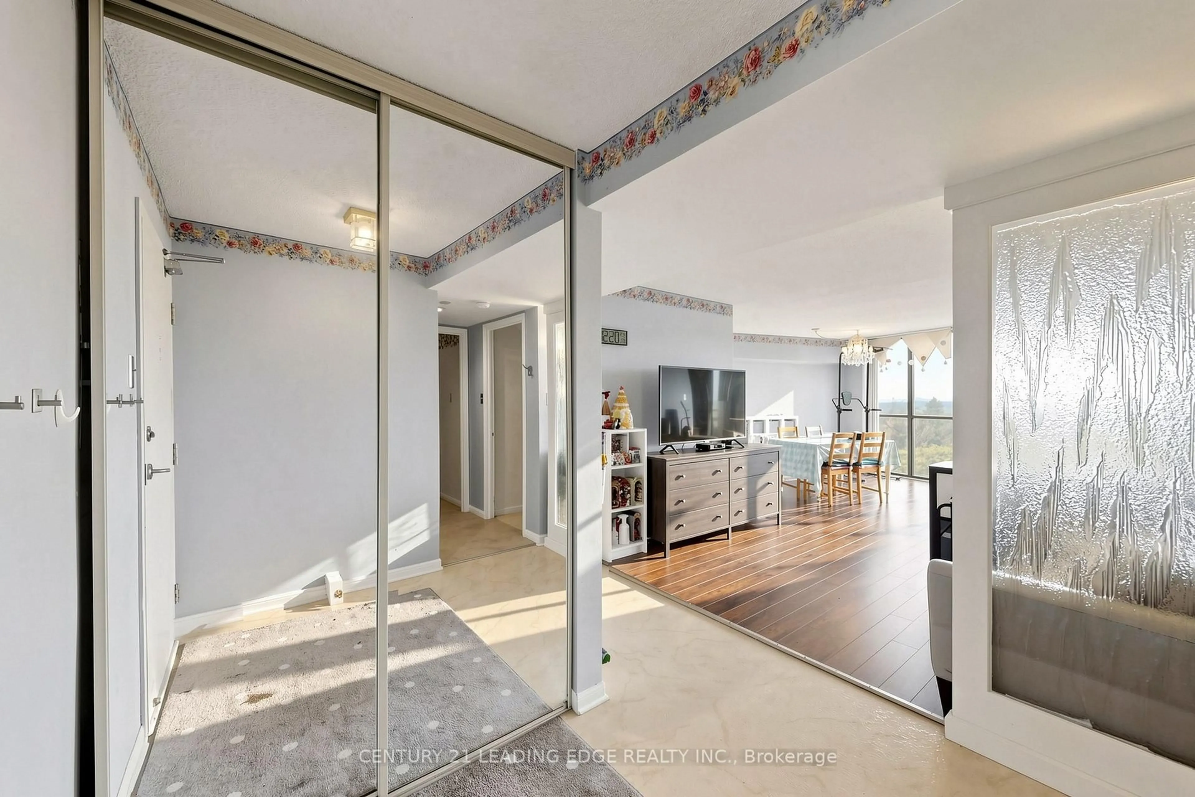 Indoor entryway for 1230 Marlborough Crt #1106, Oakville Ontario L6H 3K6