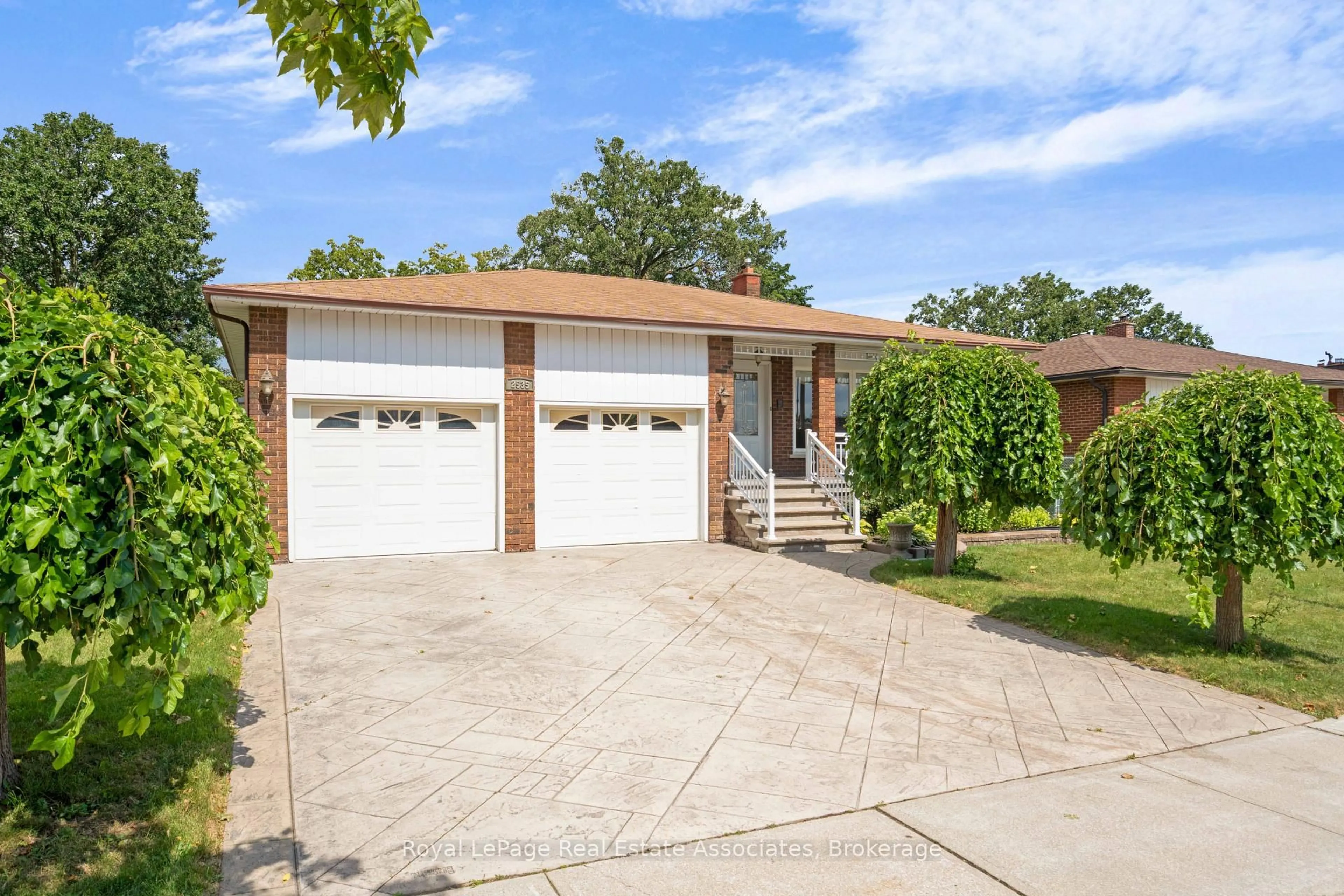 Home with brick exterior material, street for 2535 Privet Cres, Mississauga Ontario L5B 2S5