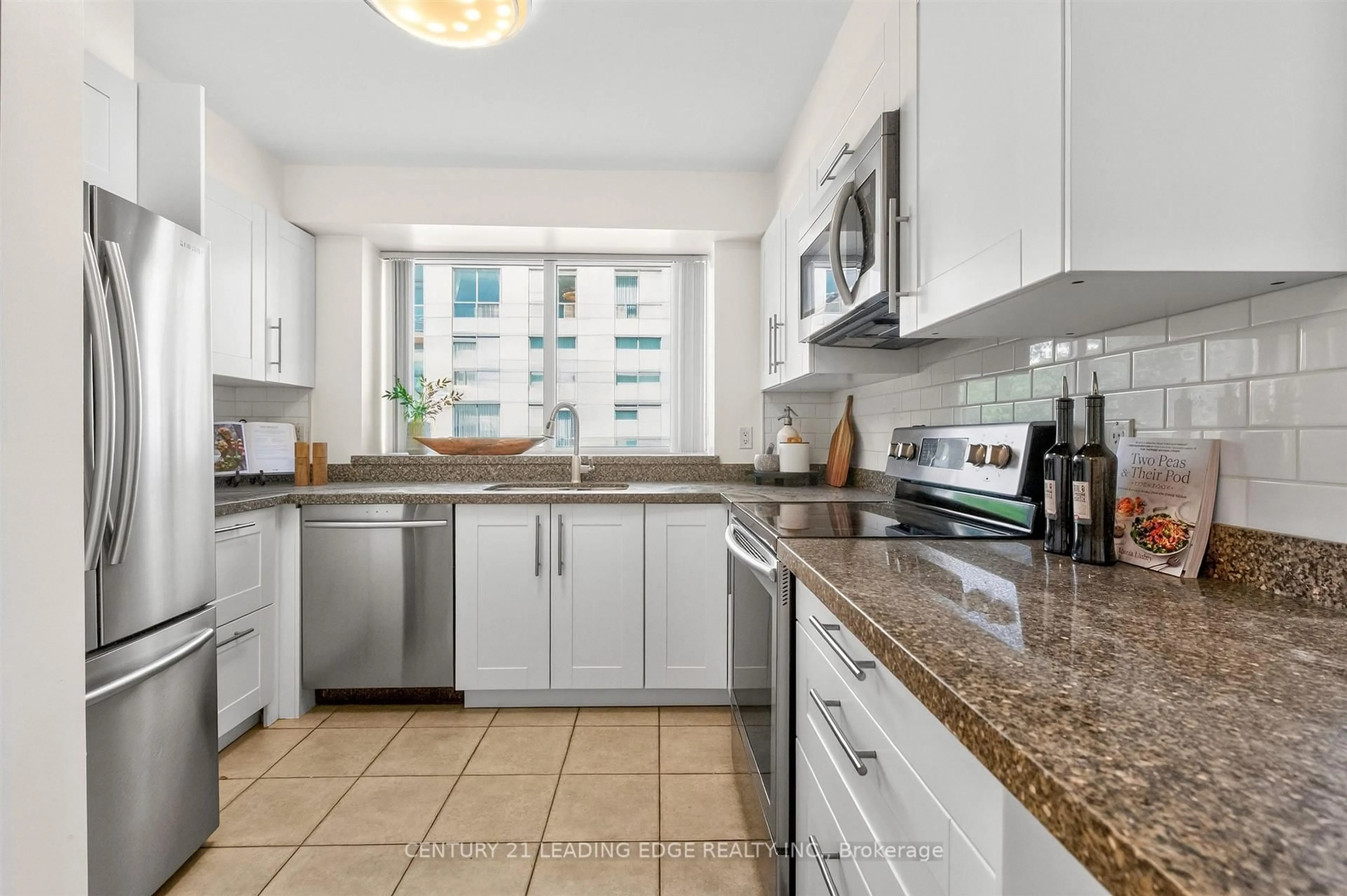Standard kitchen, ceramic/tile floor for 2585 Erin Centre Blvd #403, Mississauga Ontario L5M 6Z7