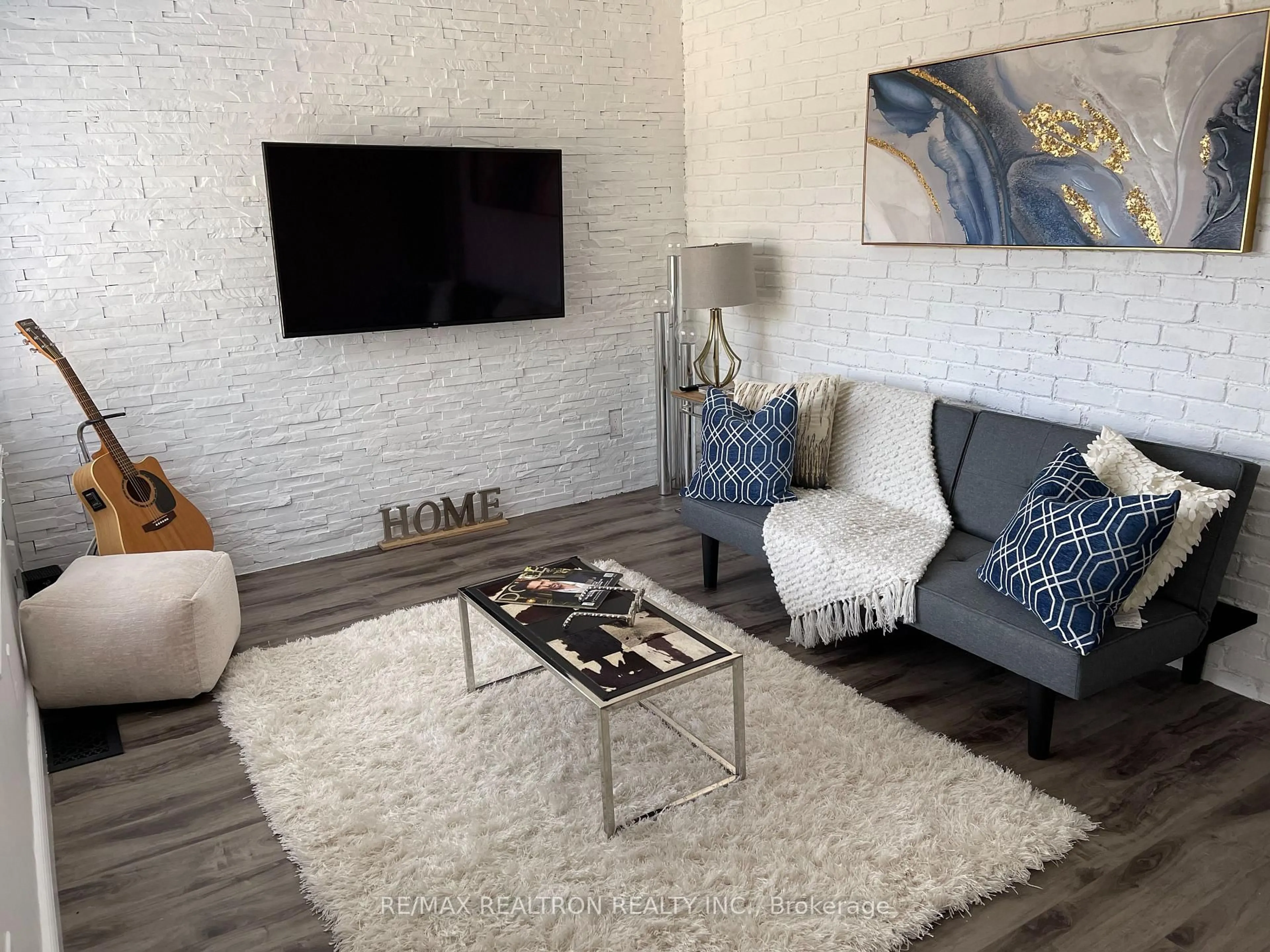 Living room with furniture, unknown for 8 Villa Rd, Toronto Ontario M8W 1M5