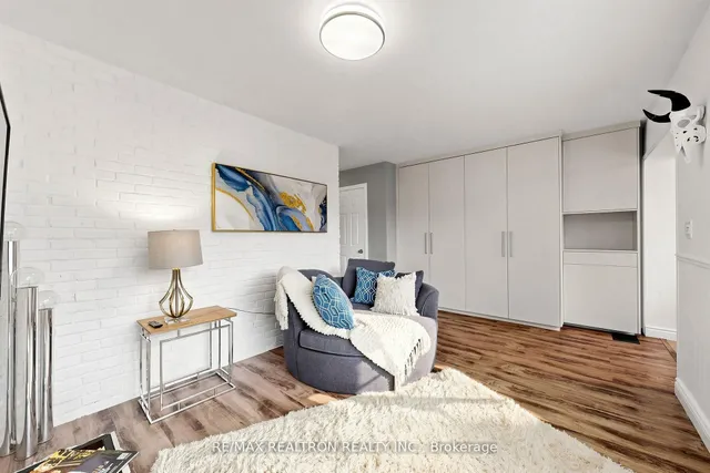 8 Villa Rd, Toronto 5