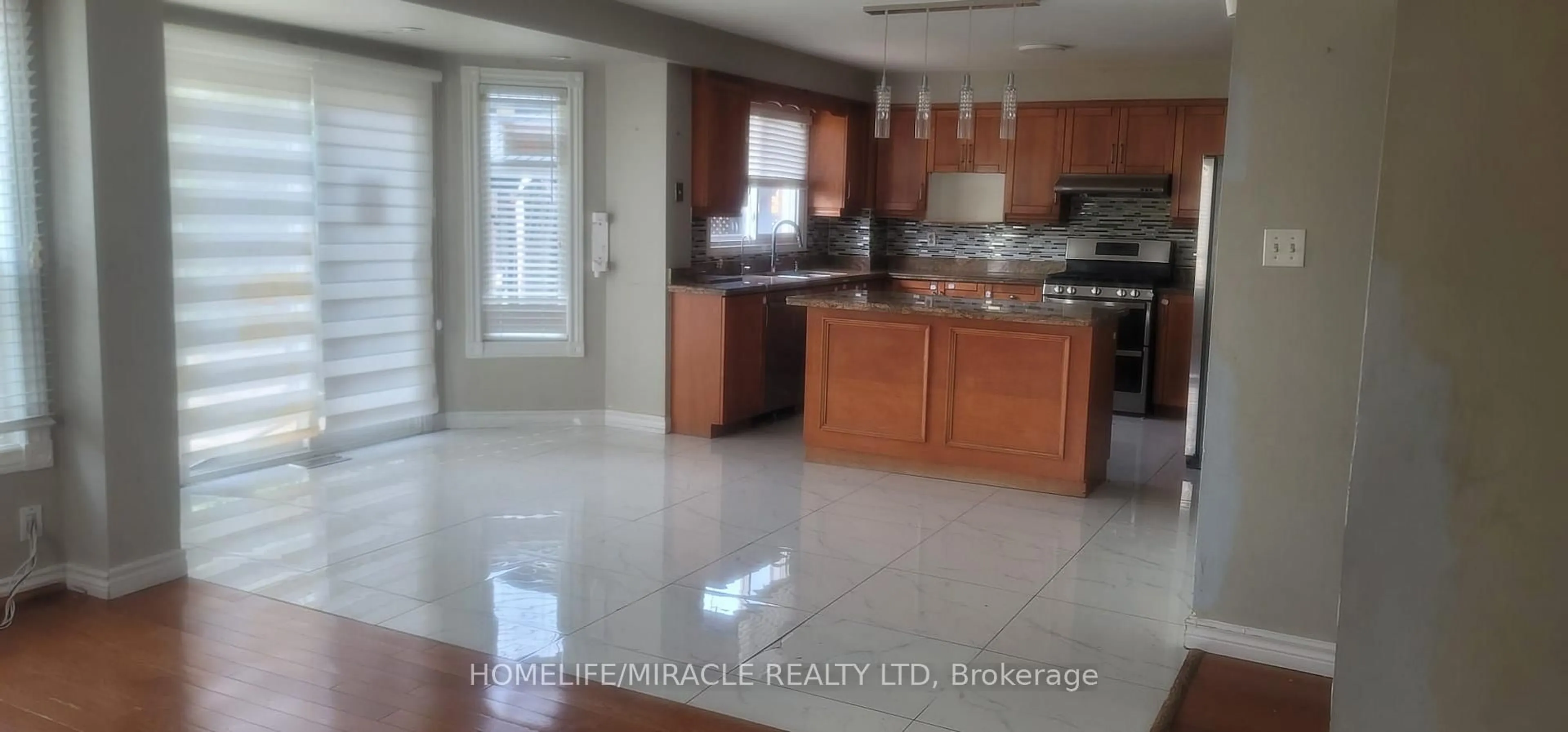 Open concept kitchen, ceramic/tile floor for 144 Moffatt Ave, Brampton Ontario L6Y 4R8