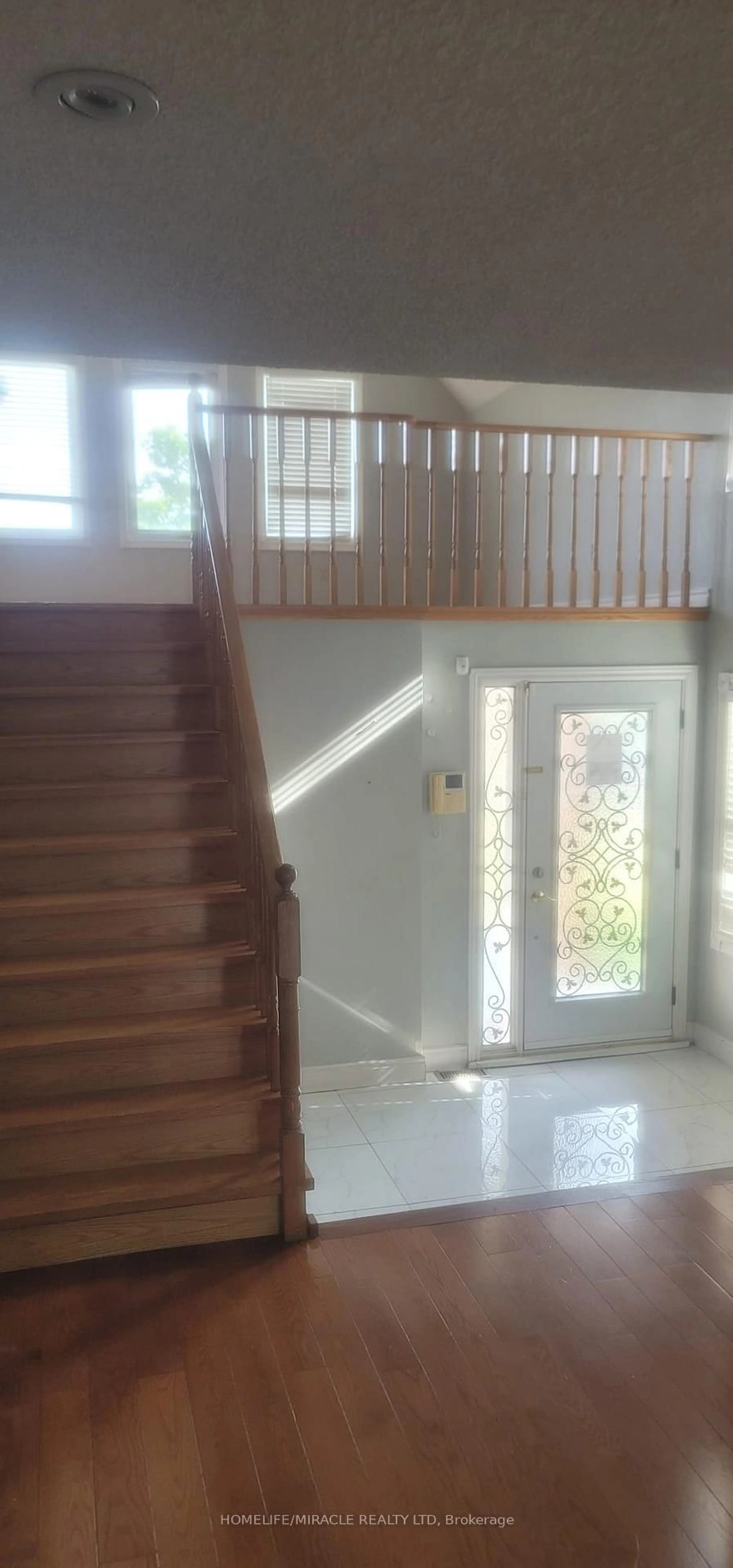 Indoor foyer for 144 Moffatt Ave, Brampton Ontario L6Y 4R8