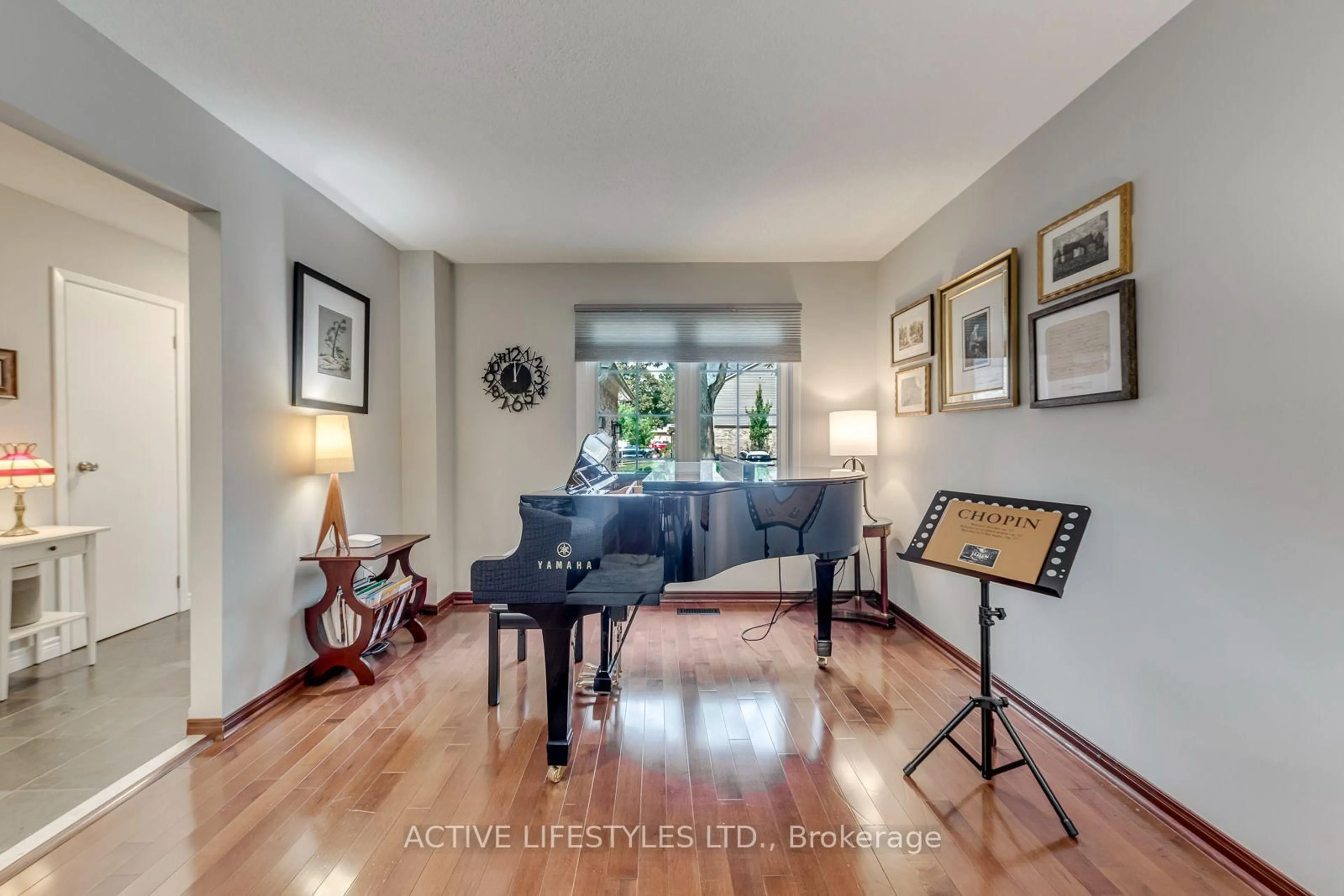 Living room with furniture, unknown for 2766 Folkway Dr #23, Mississauga Ontario L5L 3M3