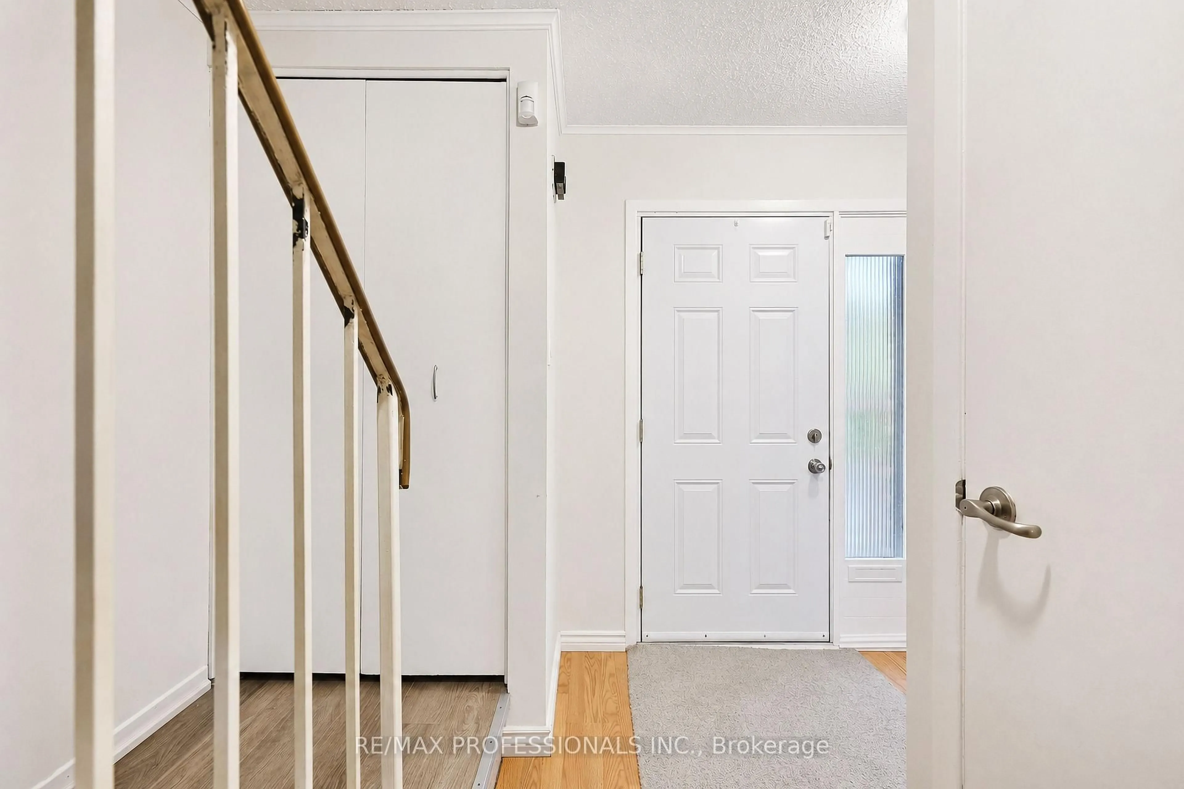Indoor entryway for 7030 Copenhagen Rd #51, Mississauga Ontario L5N 2P3