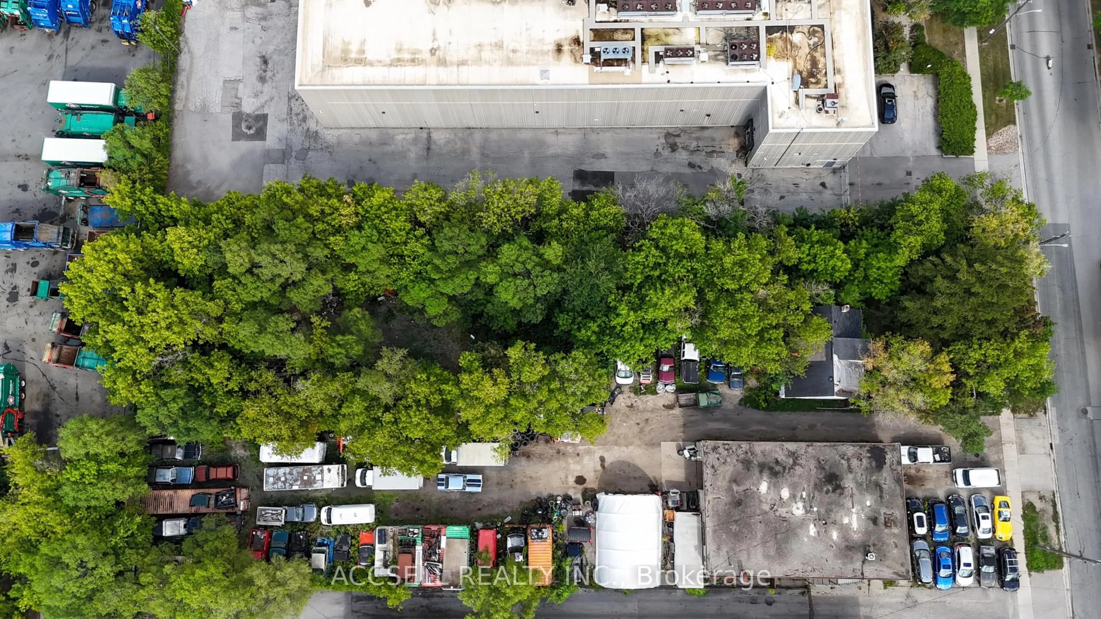 A pic from outside/outdoor area/front of a property/back of a property/a pic from drone, unknown for 100 Cartwright Ave, Toronto Ontario M6A 1V2