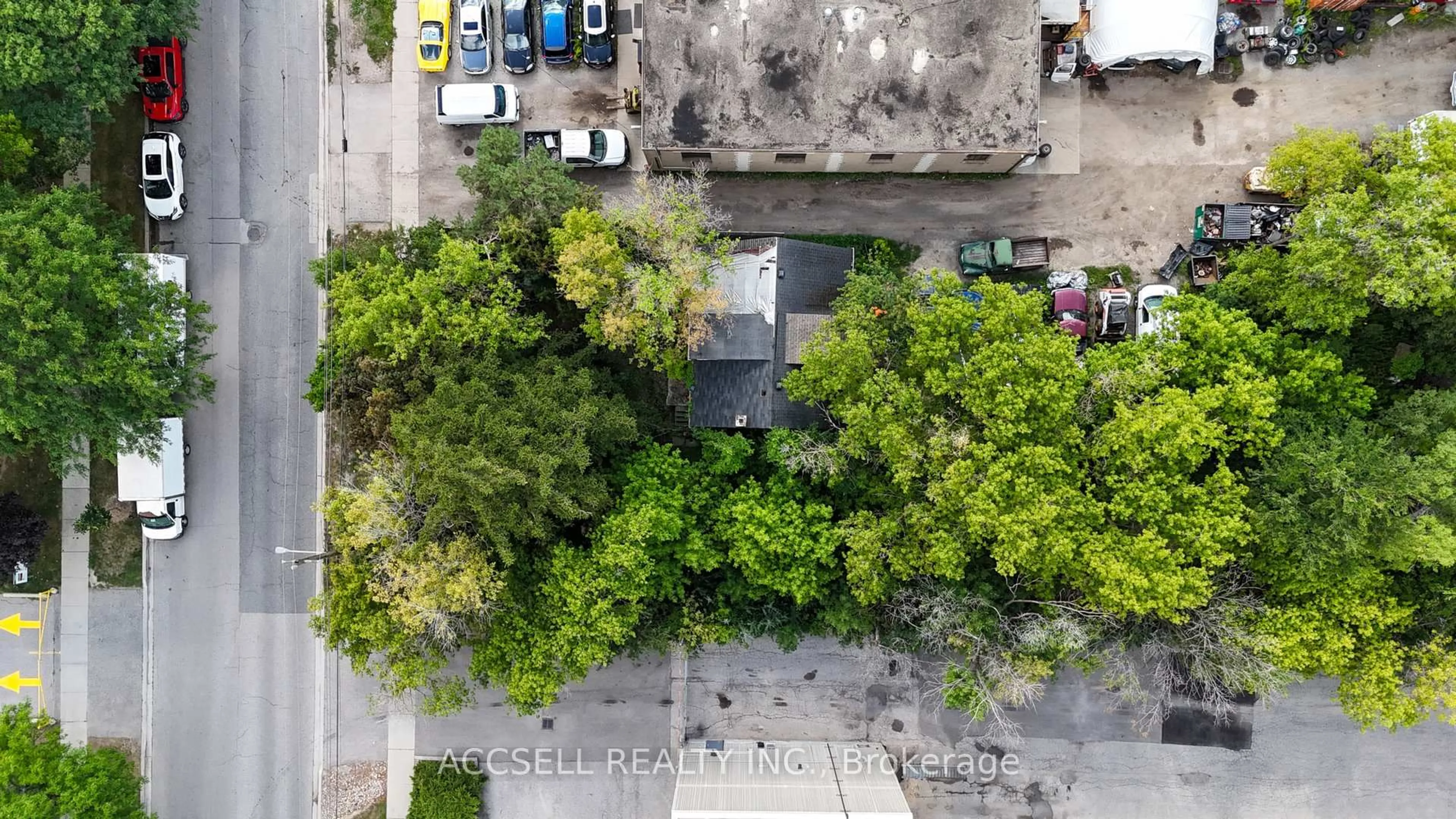 A pic from outside/outdoor area/front of a property/back of a property/a pic from drone, street for 100 Cartwright Ave, Toronto Ontario M6A 1V2