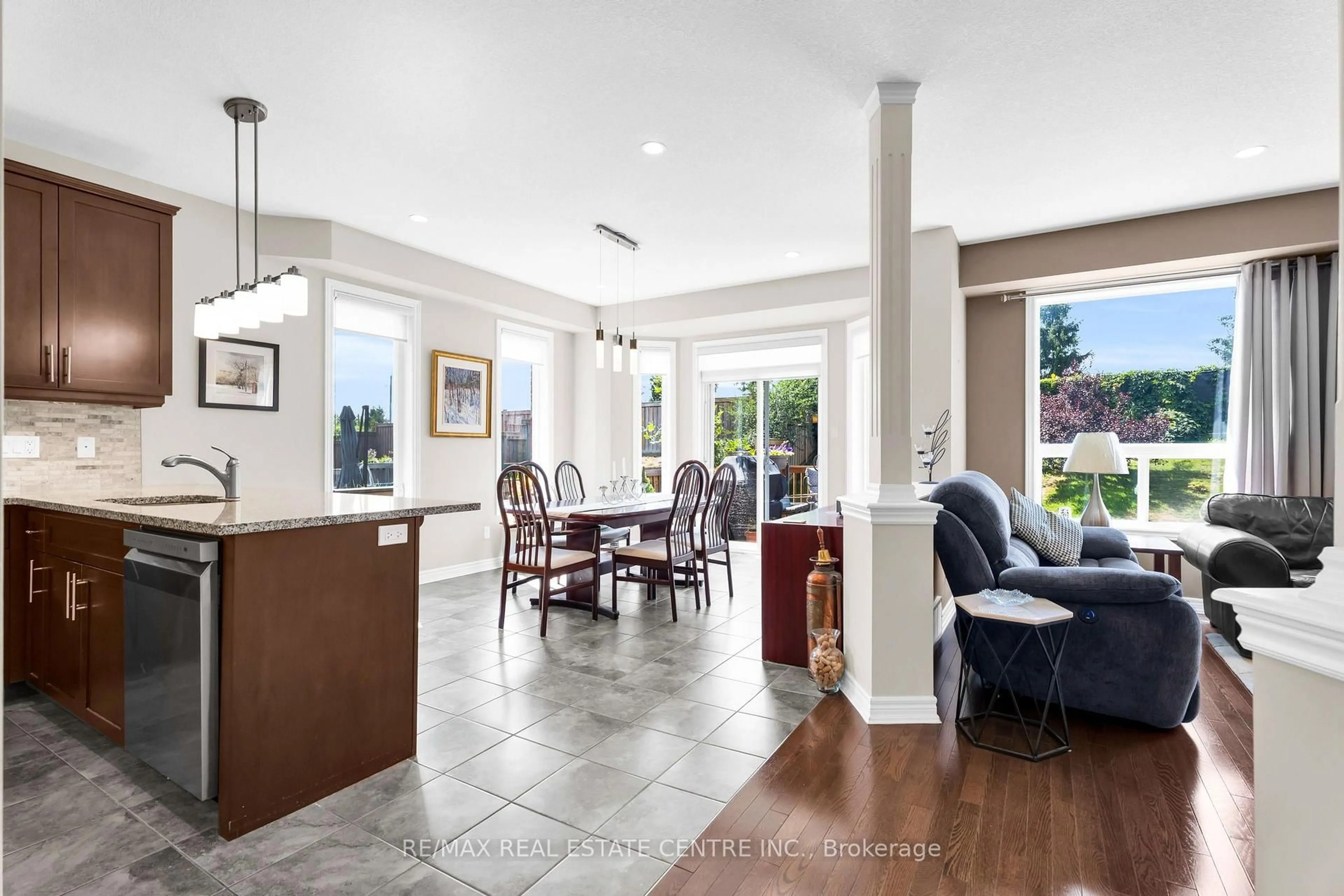 Open concept kitchen, ceramic/tile floor for 35 St. Paul's Pl, Orangeville Ontario L9W 0A5