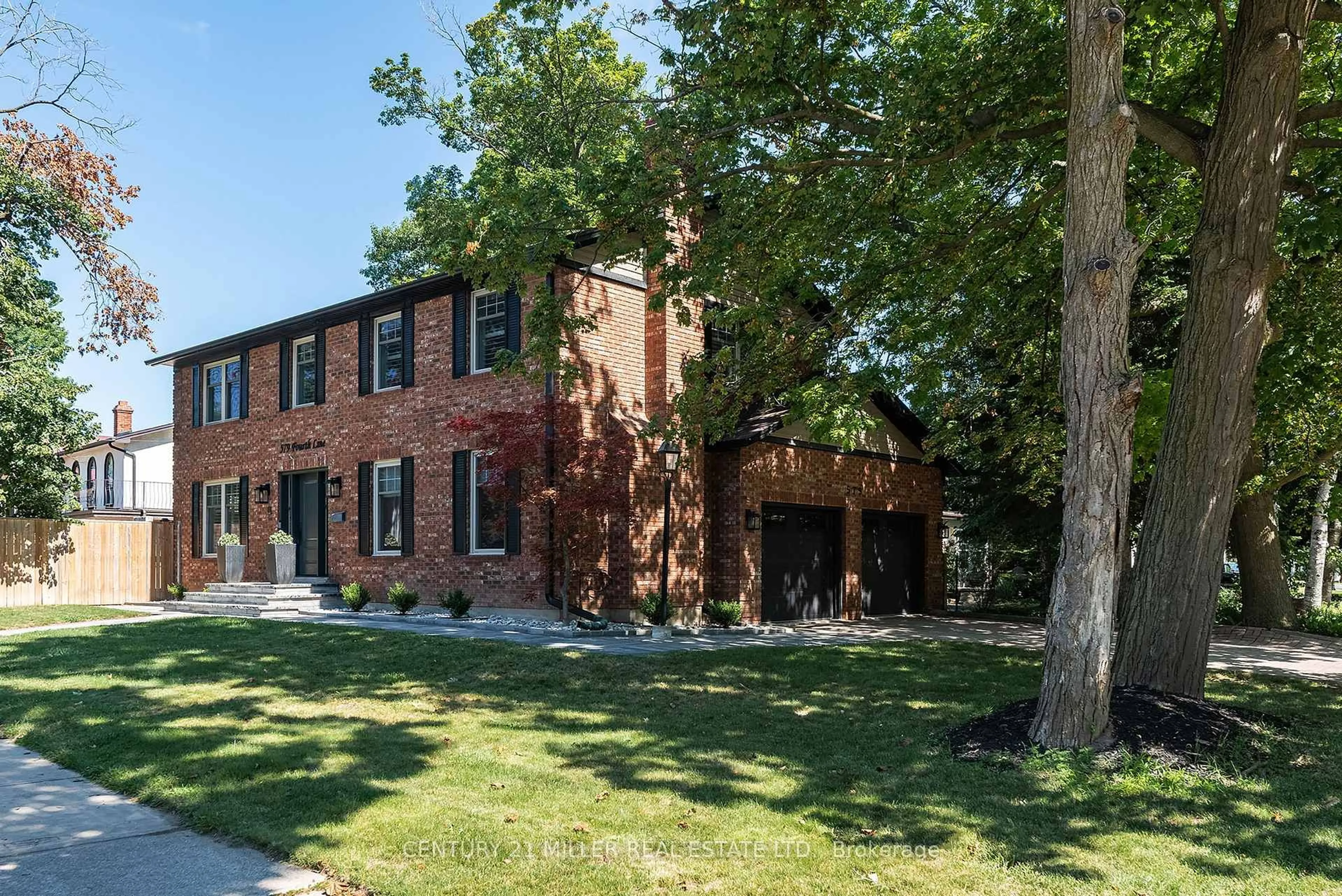 Home with brick exterior material, unknown for 579 Fourth Line, Oakville Ontario L6L 5B1