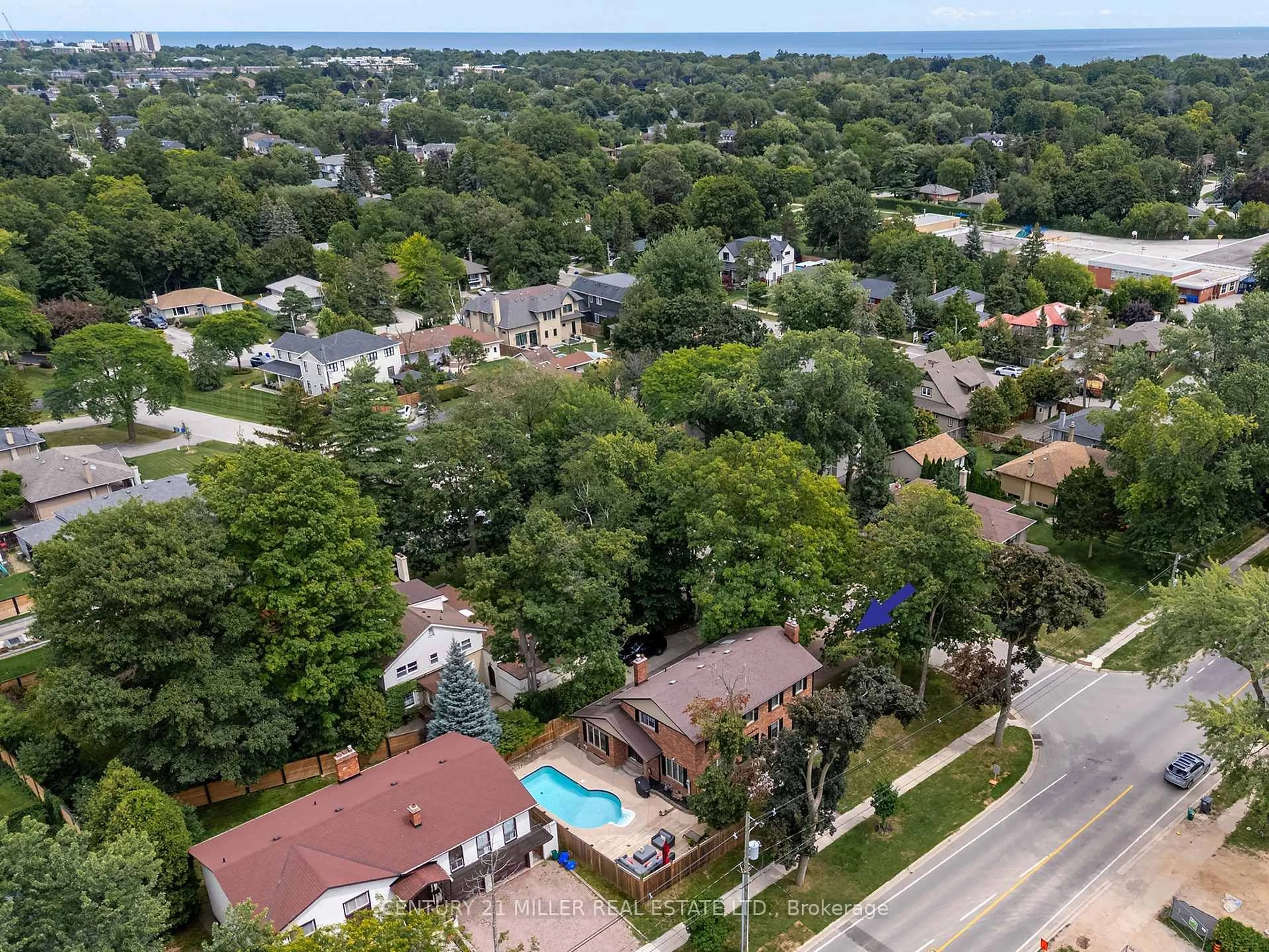 A pic from outside/outdoor area/front of a property/back of a property/a pic from drone, street for 579 Fourth Line, Oakville Ontario L6L 5B1