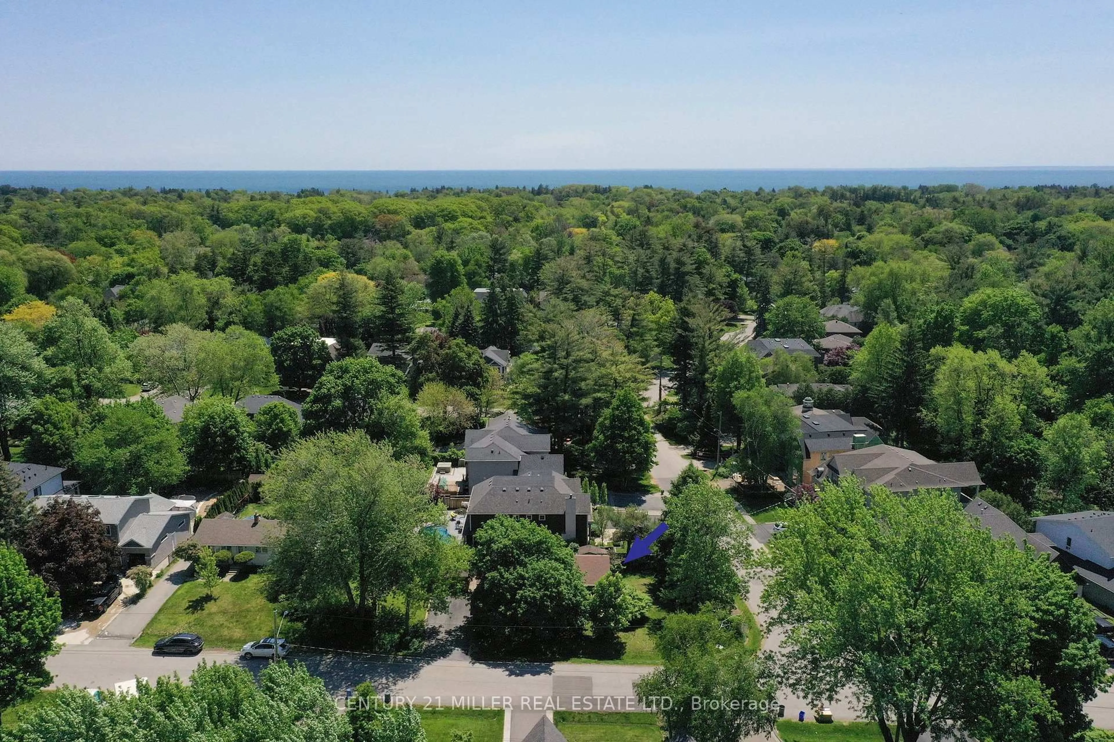 A pic from outside/outdoor area/front of a property/back of a property/a pic from drone, water/lake/river/ocean view for 1304 Avon Cres, Oakville Ontario L6J 2T7