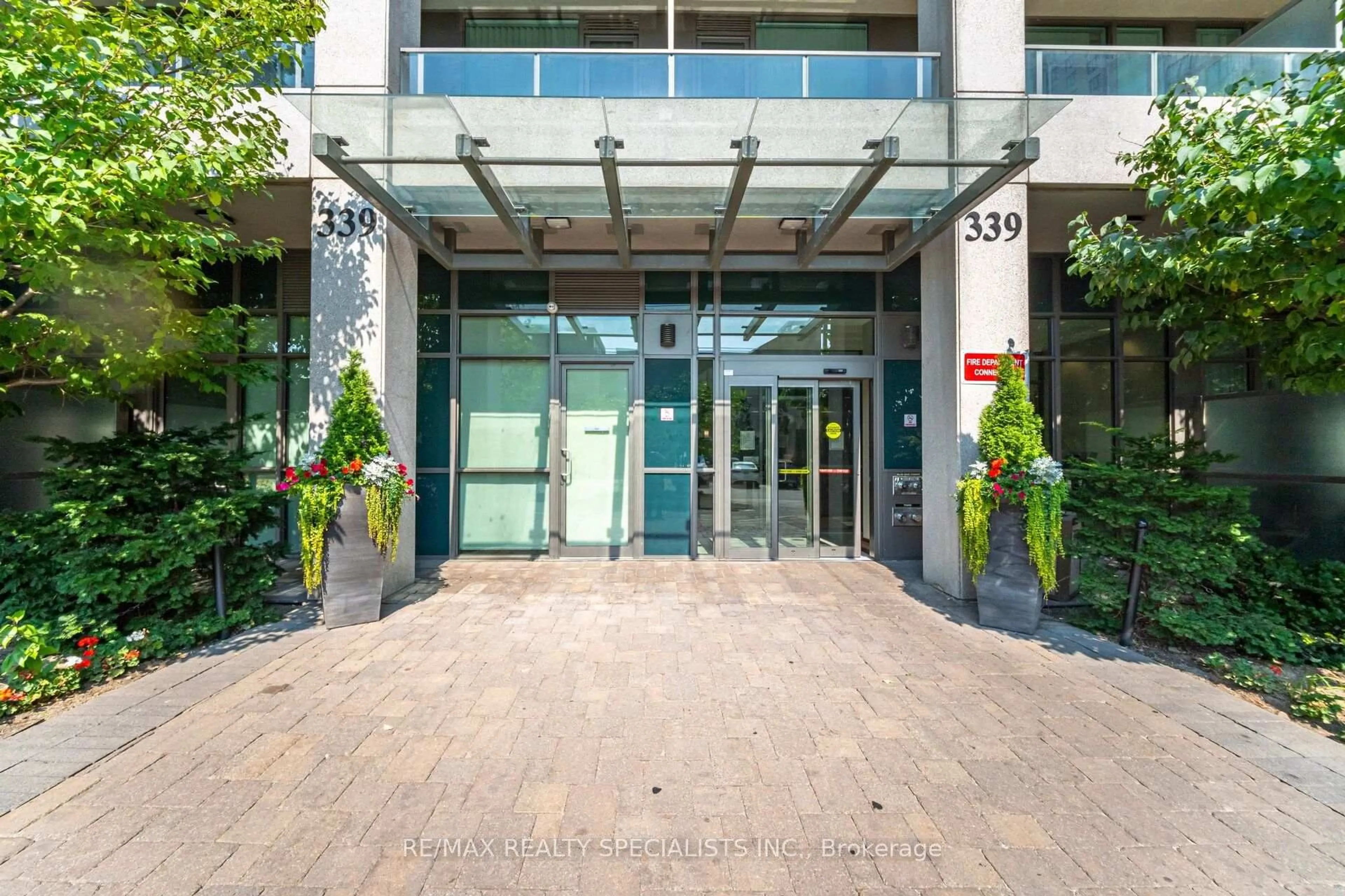 Indoor foyer for 339 Rathburn Rd #PH07, Mississauga Ontario L5B 0K6