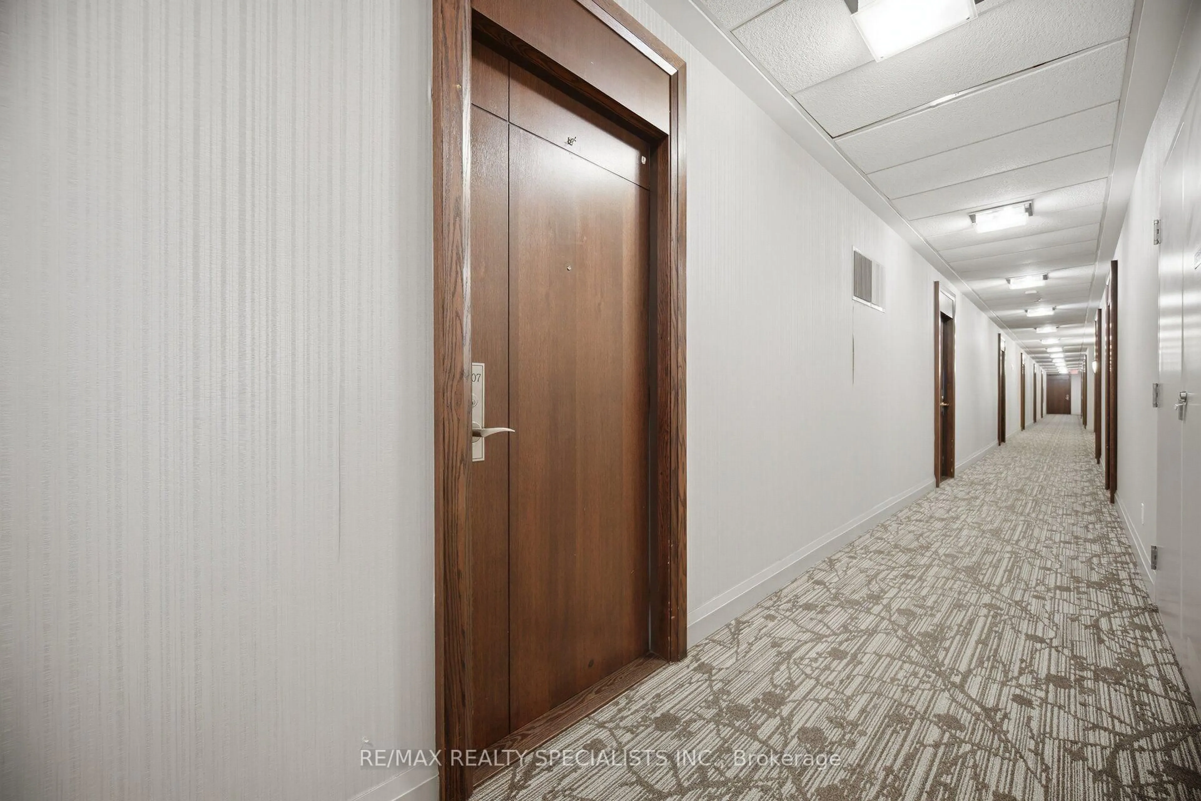 Indoor foyer for 339 Rathburn Rd #PH07, Mississauga Ontario L5B 0K6