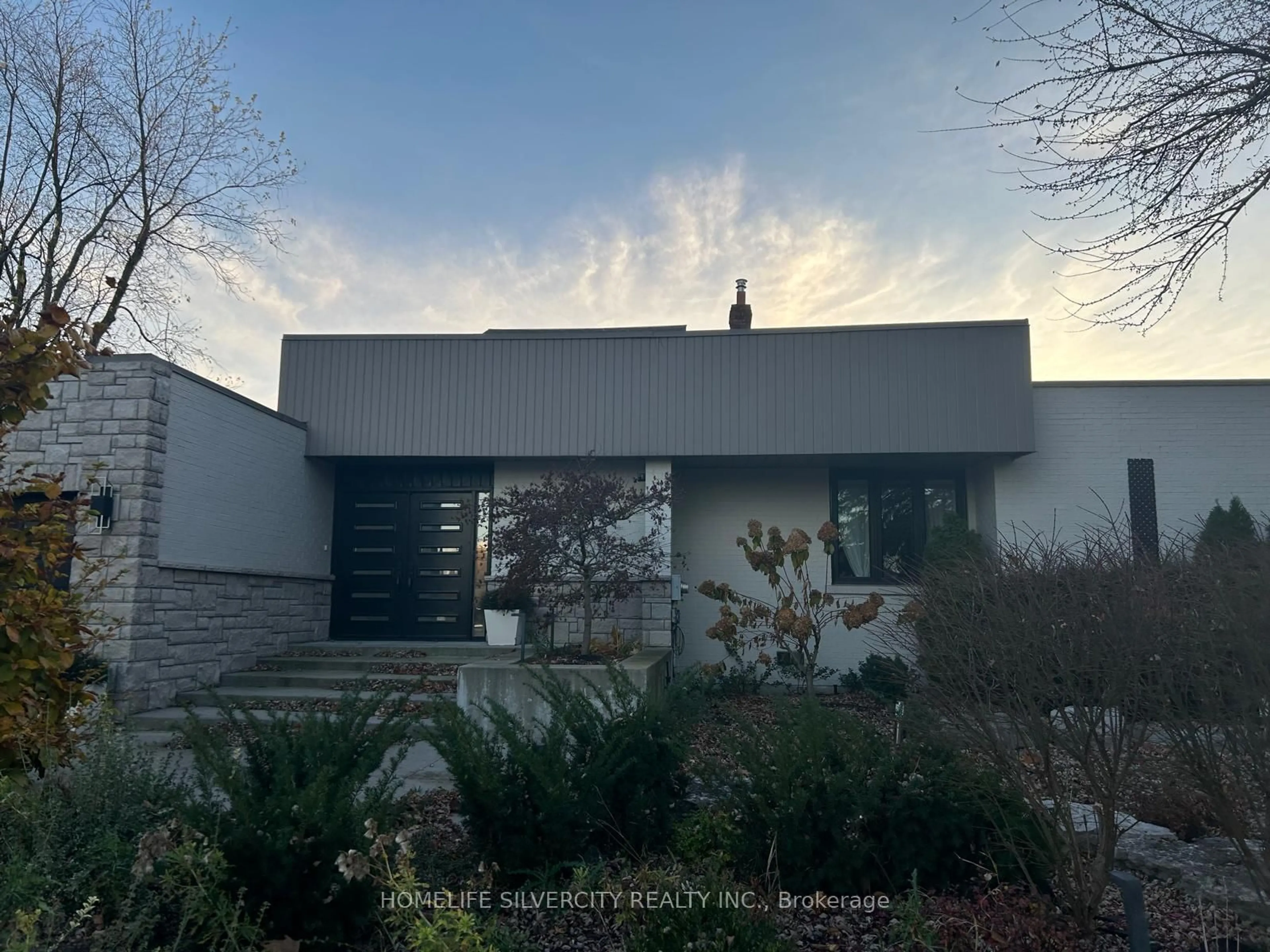 A pic from outside/outdoor area/front of a property/back of a property/a pic from drone, building for 37 Michelangelo Blvd, Brampton Ontario L6P 0H1