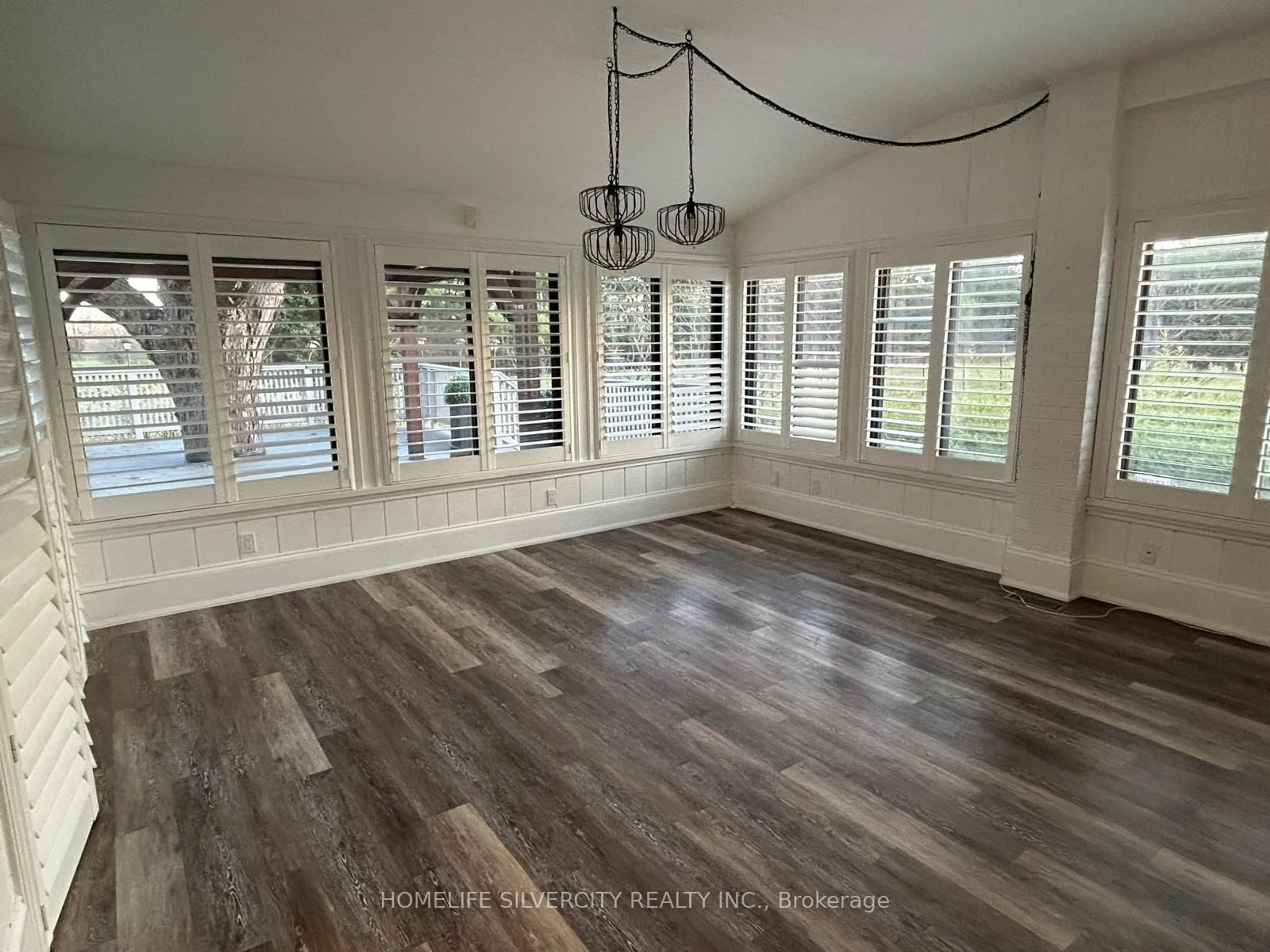 A pic of a room for 37 Michelangelo Blvd, Brampton Ontario L6P 0H1
