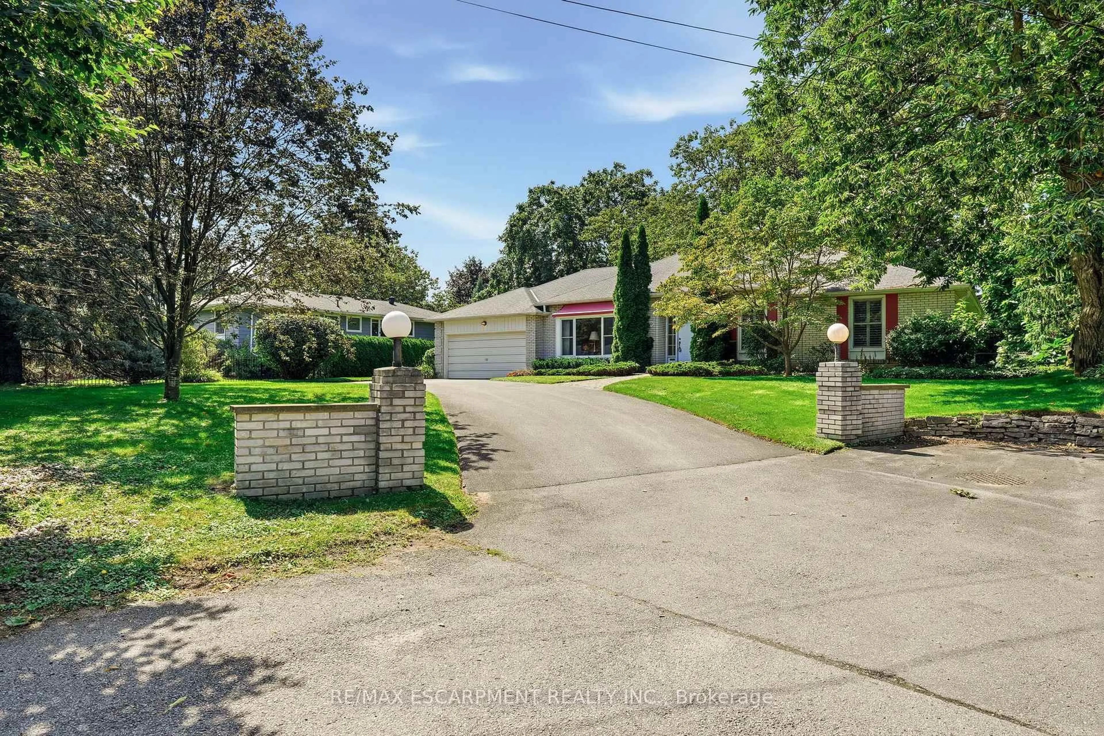 A pic from outside/outdoor area/front of a property/back of a property/a pic from drone, street for 359 Lark Ave, Burlington Ontario L7T 2T1