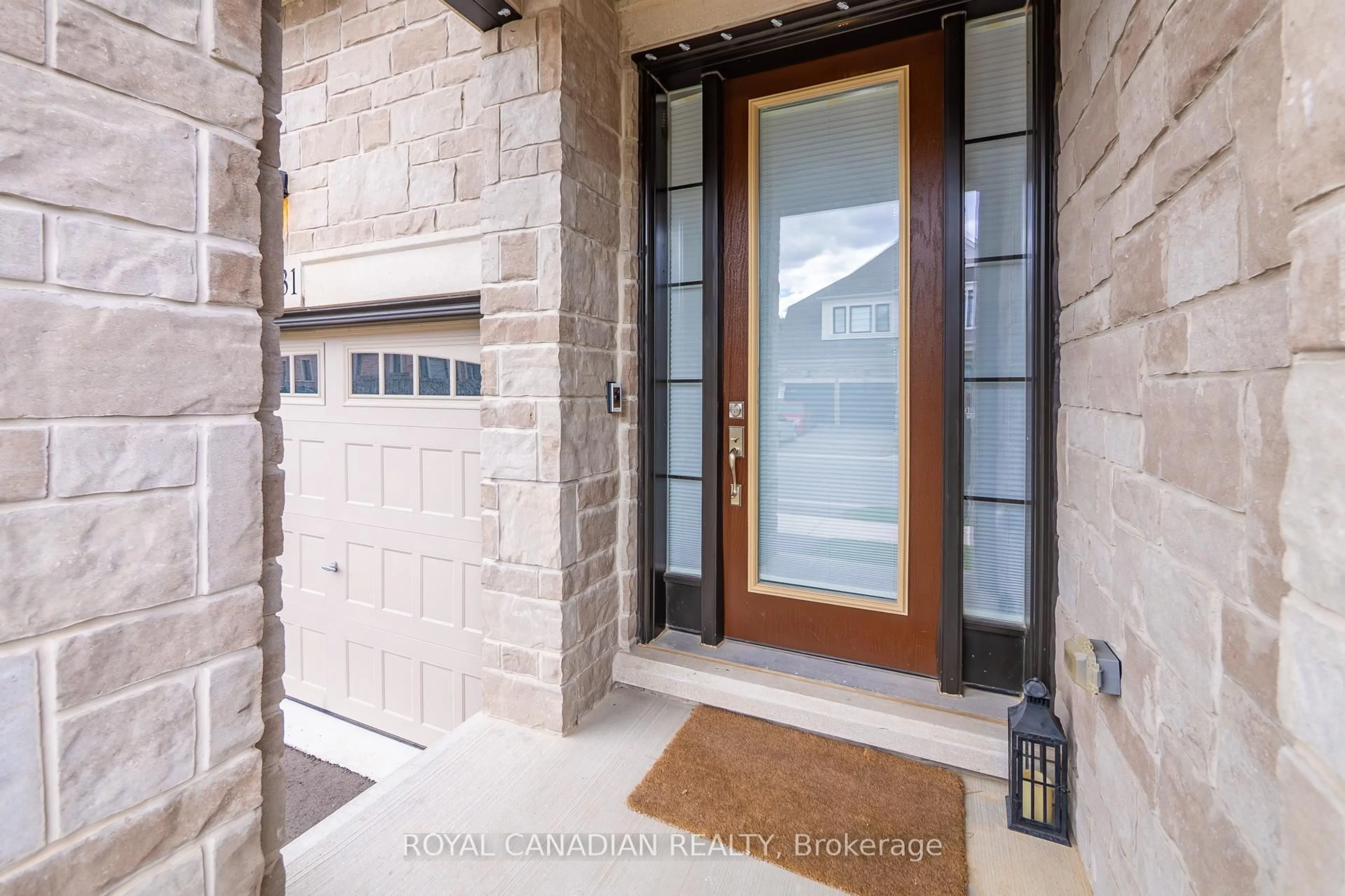 Indoor entryway for 1531 Kitchen Crt, Milton Ontario L9E 1Y7