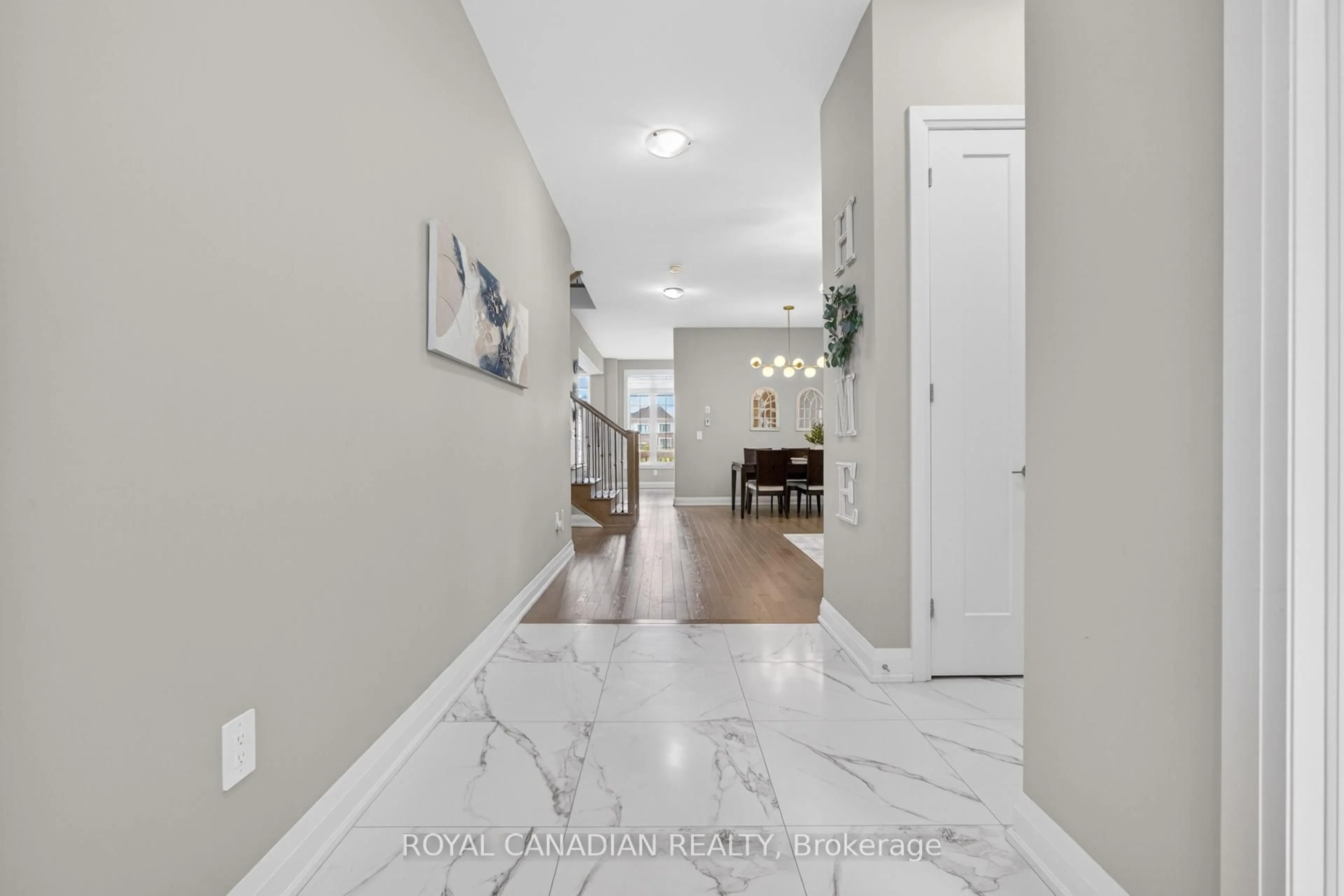 Indoor entryway for 1531 Kitchen Crt, Milton Ontario L9E 1Y7