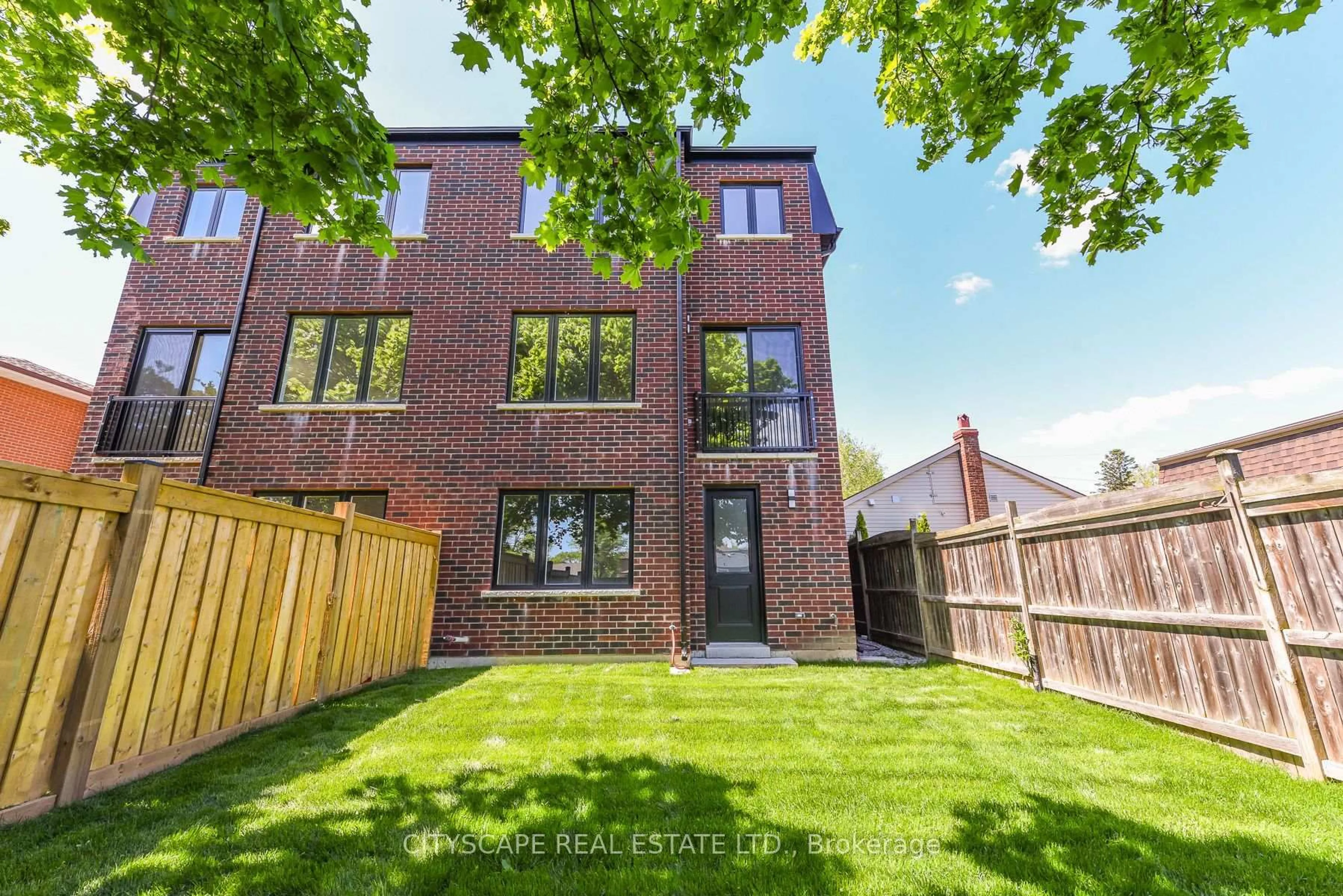 Home with brick exterior material, unknown for 954 Fourth St, Mississauga Ontario L5E 1J9