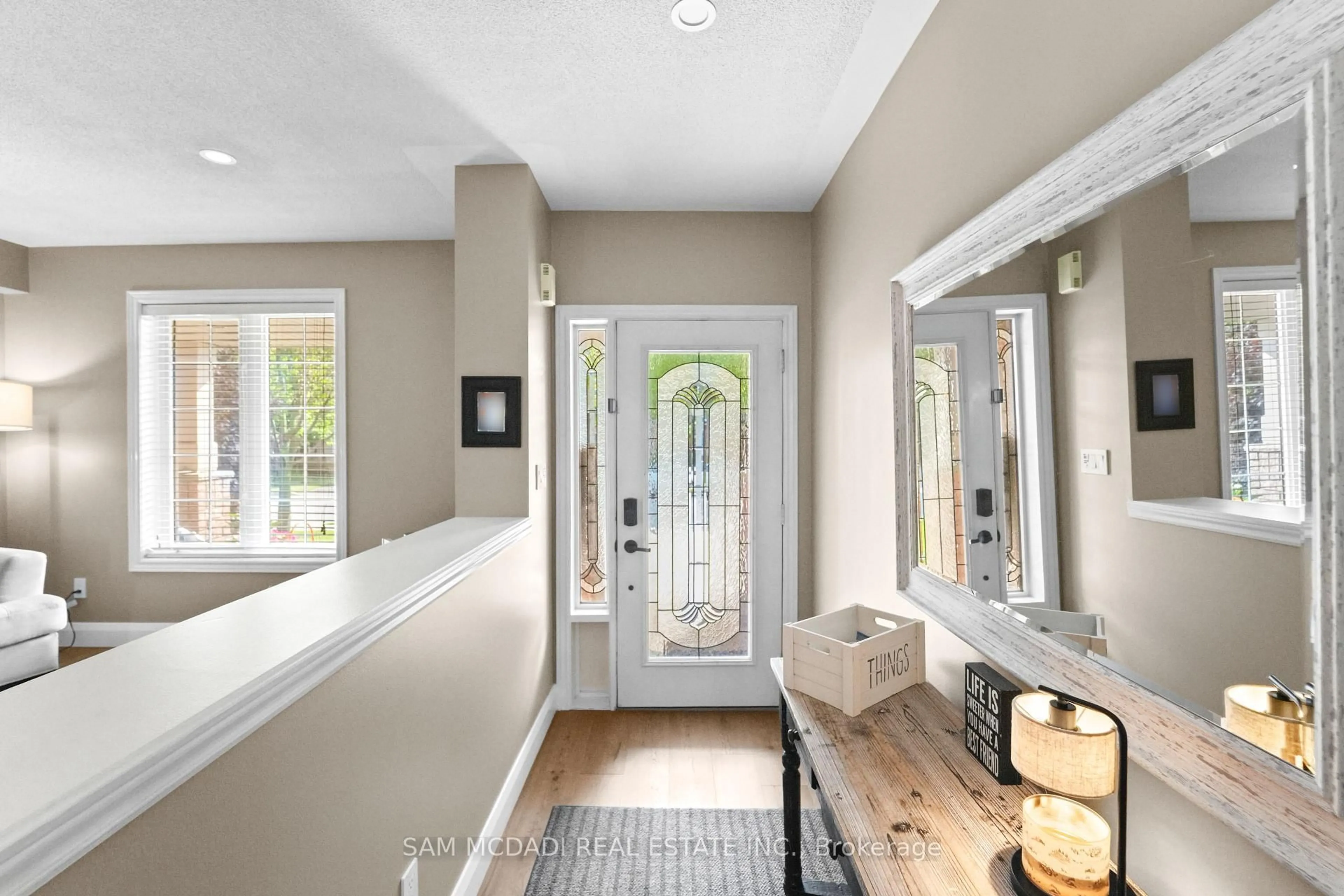 Indoor entryway for 2191 Coldwater St, Burlington Ontario L7L 7K2