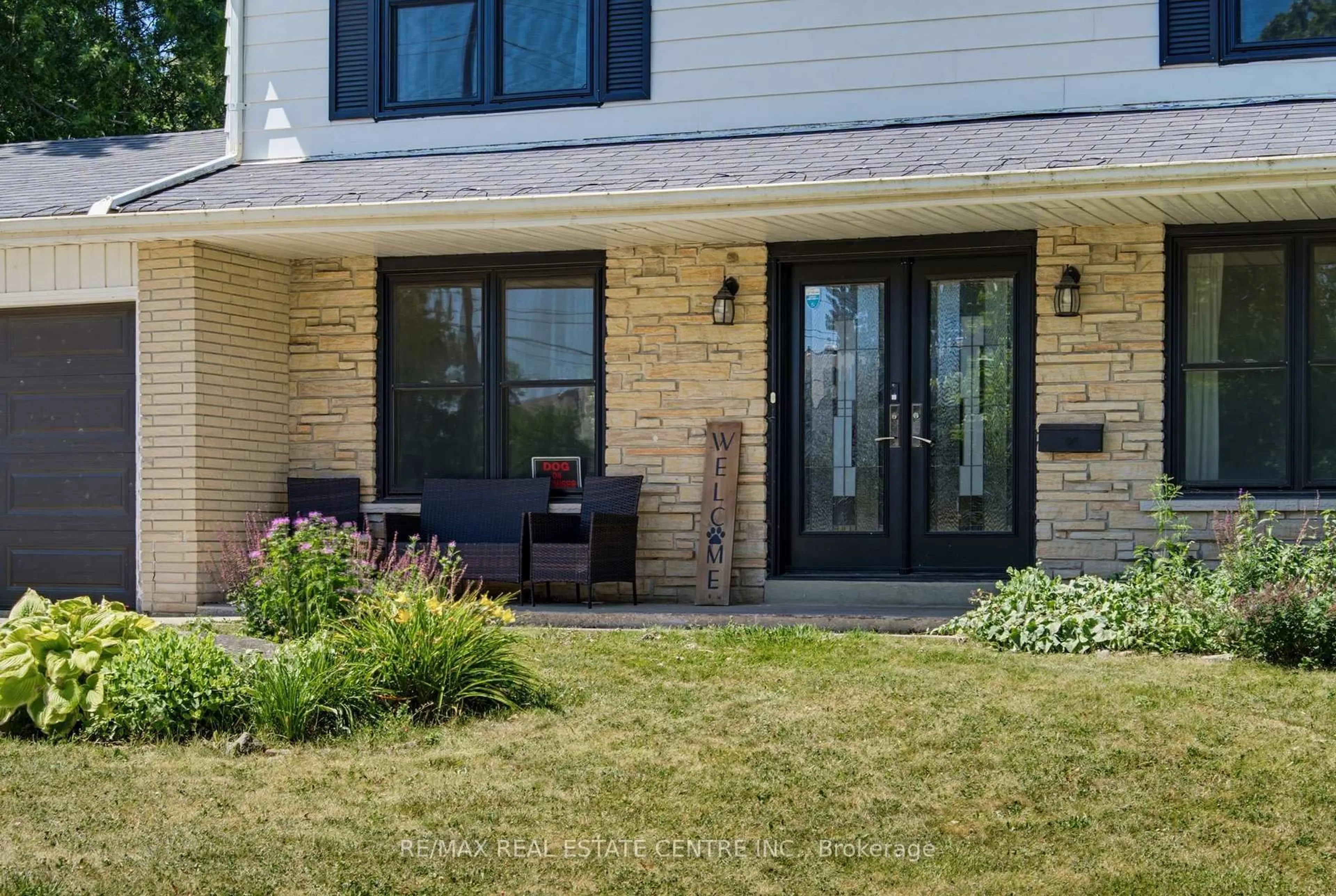 Home with brick exterior material, street for 39 Amelia St, Orangeville Ontario L9W 3K7