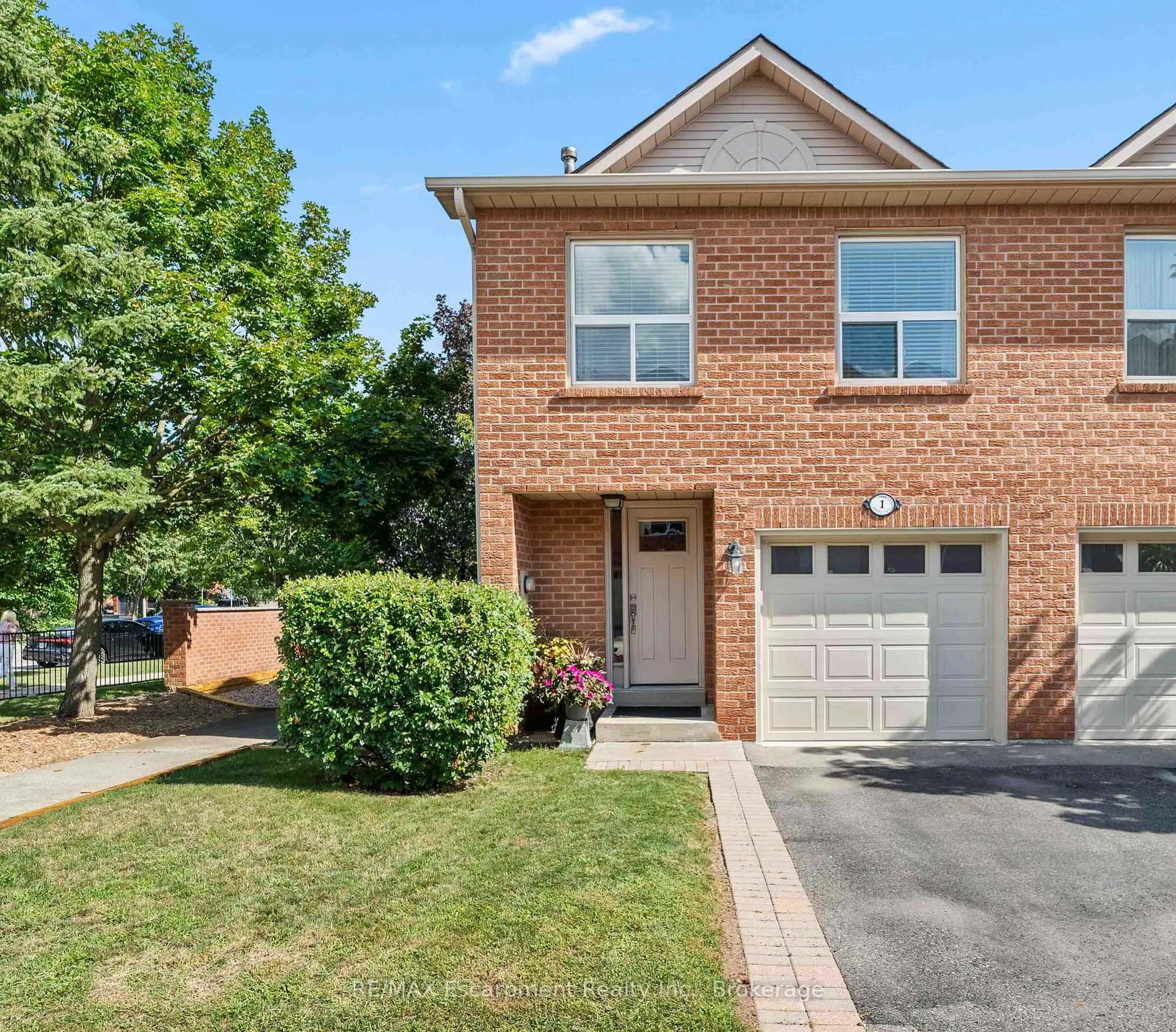 Home with brick exterior material, street for 1500 Reeves Gate #1, Oakville Ontario L6M 3J4