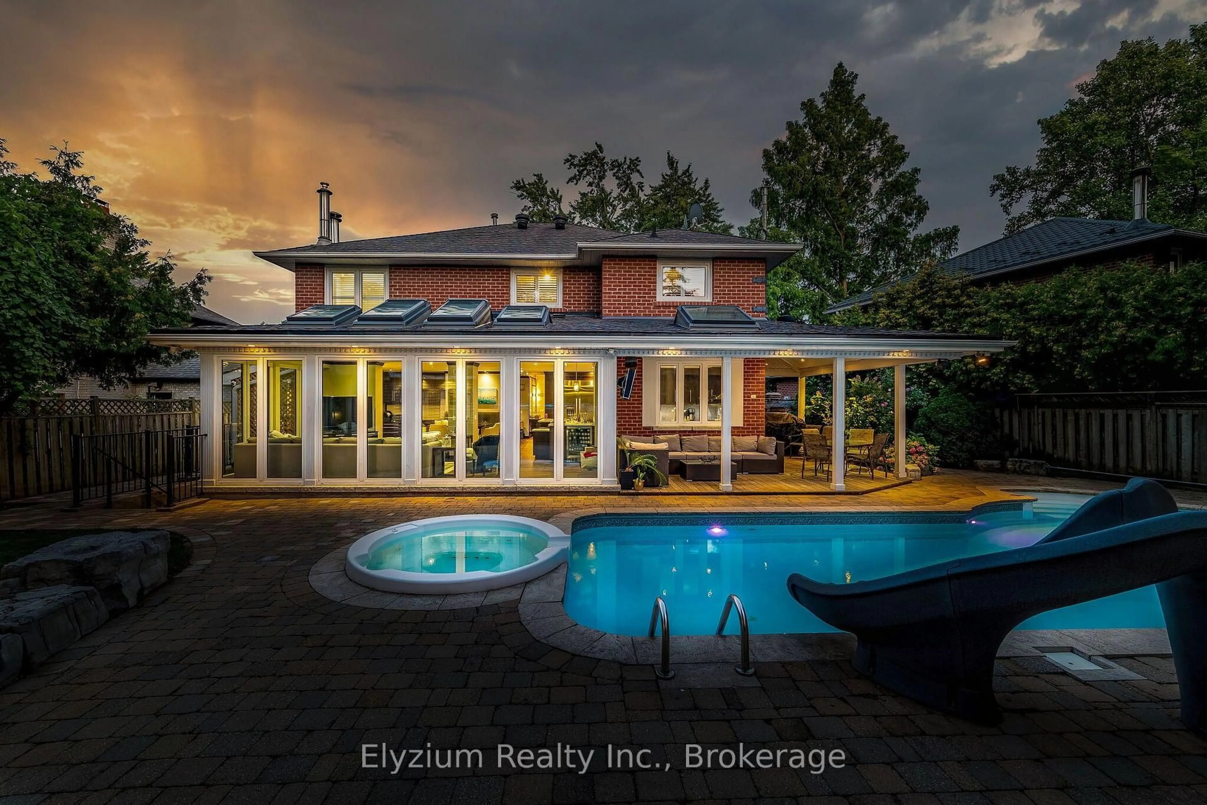 A pic from outside/outdoor area/front of a property/back of a property/a pic from drone, water/lake/river/ocean view for 1566 Myron Dr, Mississauga Ontario L5E 2N6