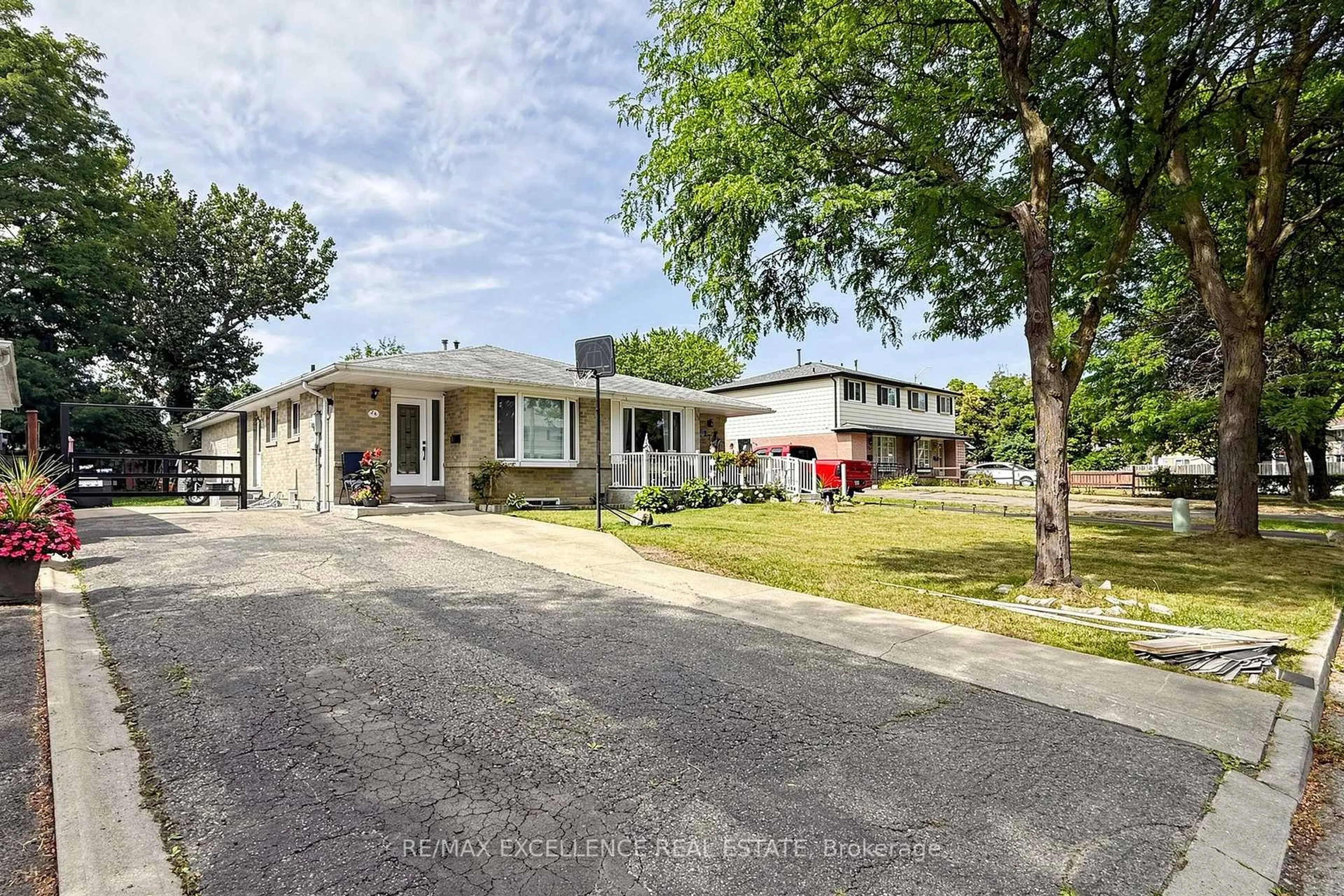 A pic from outside/outdoor area/front of a property/back of a property/a pic from drone, street for 25 Graymar Rd, Brampton Ontario L6S 1Z7